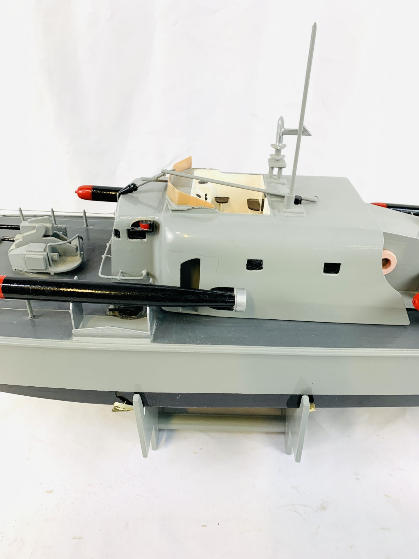 Precedent model Malaysian gas turbine fast patrol boat KD Perkasa - Image 6 of 6