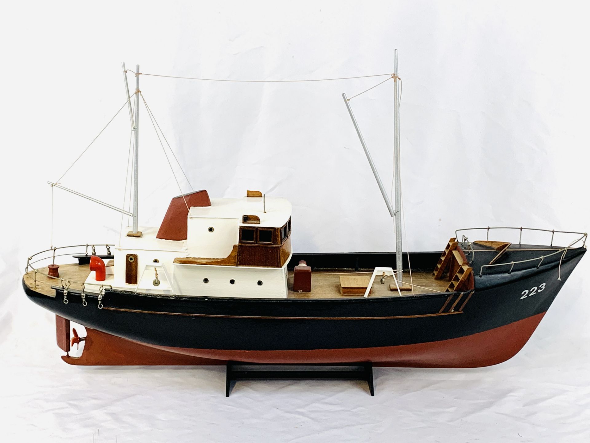 Wooden model of a trawler, 'Flevo' - Image 4 of 4