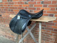 Stubben Colombo 18” saddle, medium fitting, in good condition. This lot carries VAT.