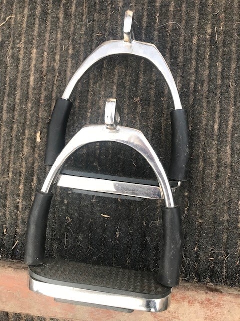 Pair of flexi stirrups