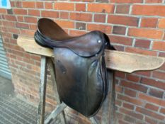 17” saddle by Barnsby, medium fit, good condition. This lot carries VAT.