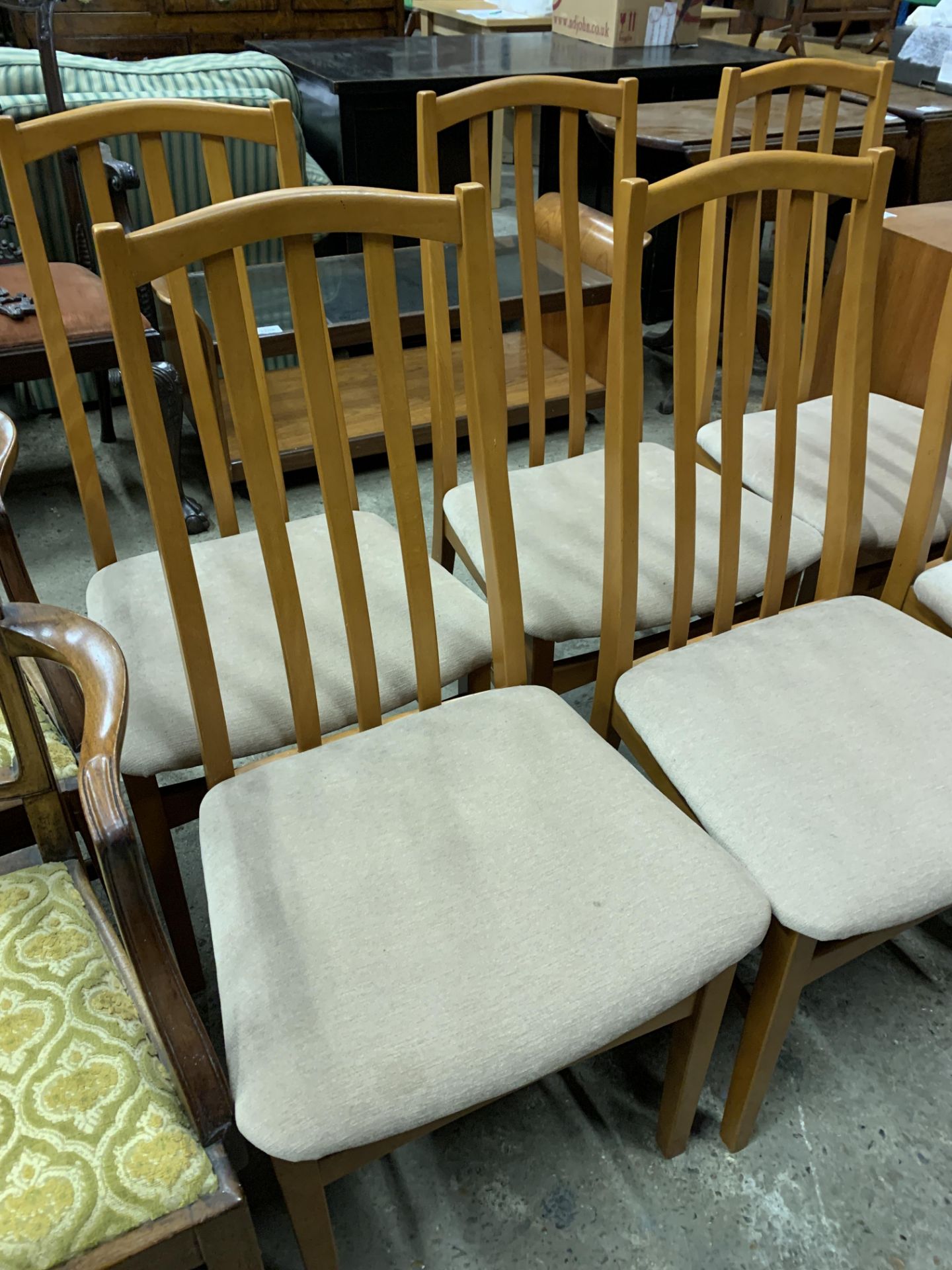 Six teak frame rail back dining chairs - Bild 2 aus 3