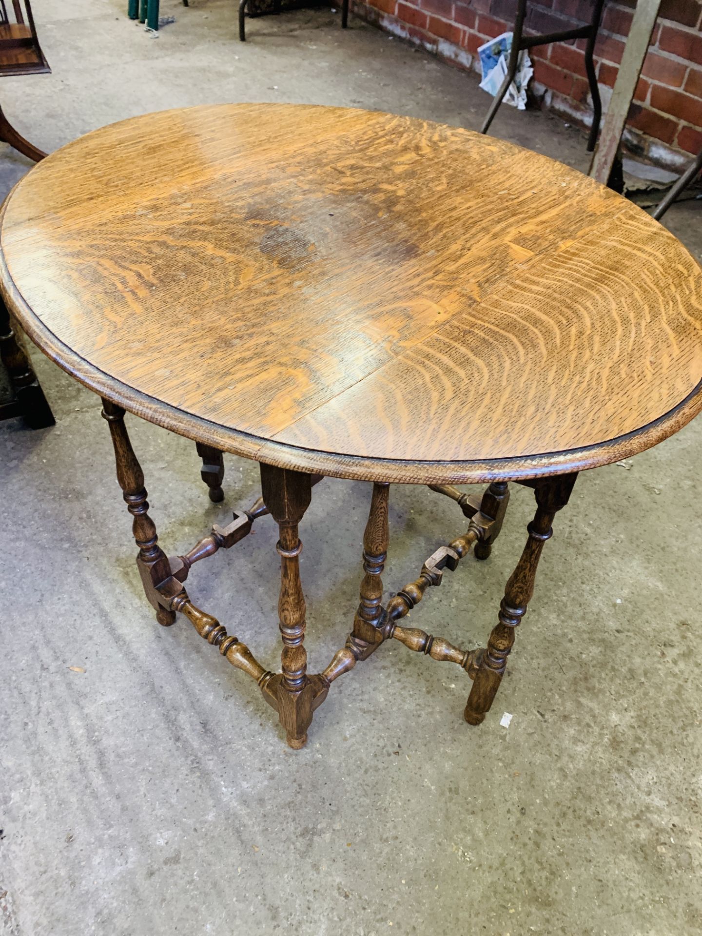 Oak drop side table - Image 3 of 4