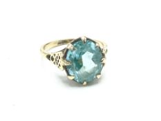 9ct gold ring set with an oval aquamarine