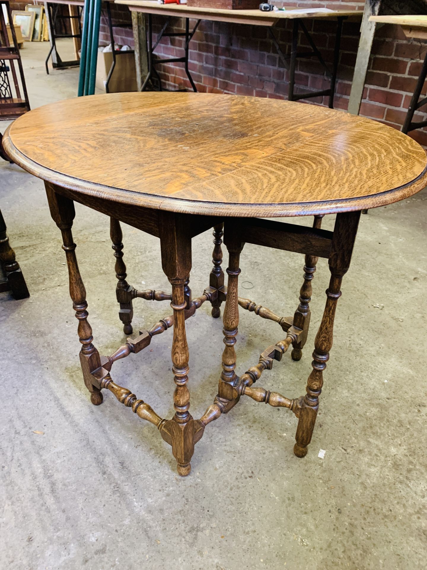 Oak drop side table - Image 2 of 4