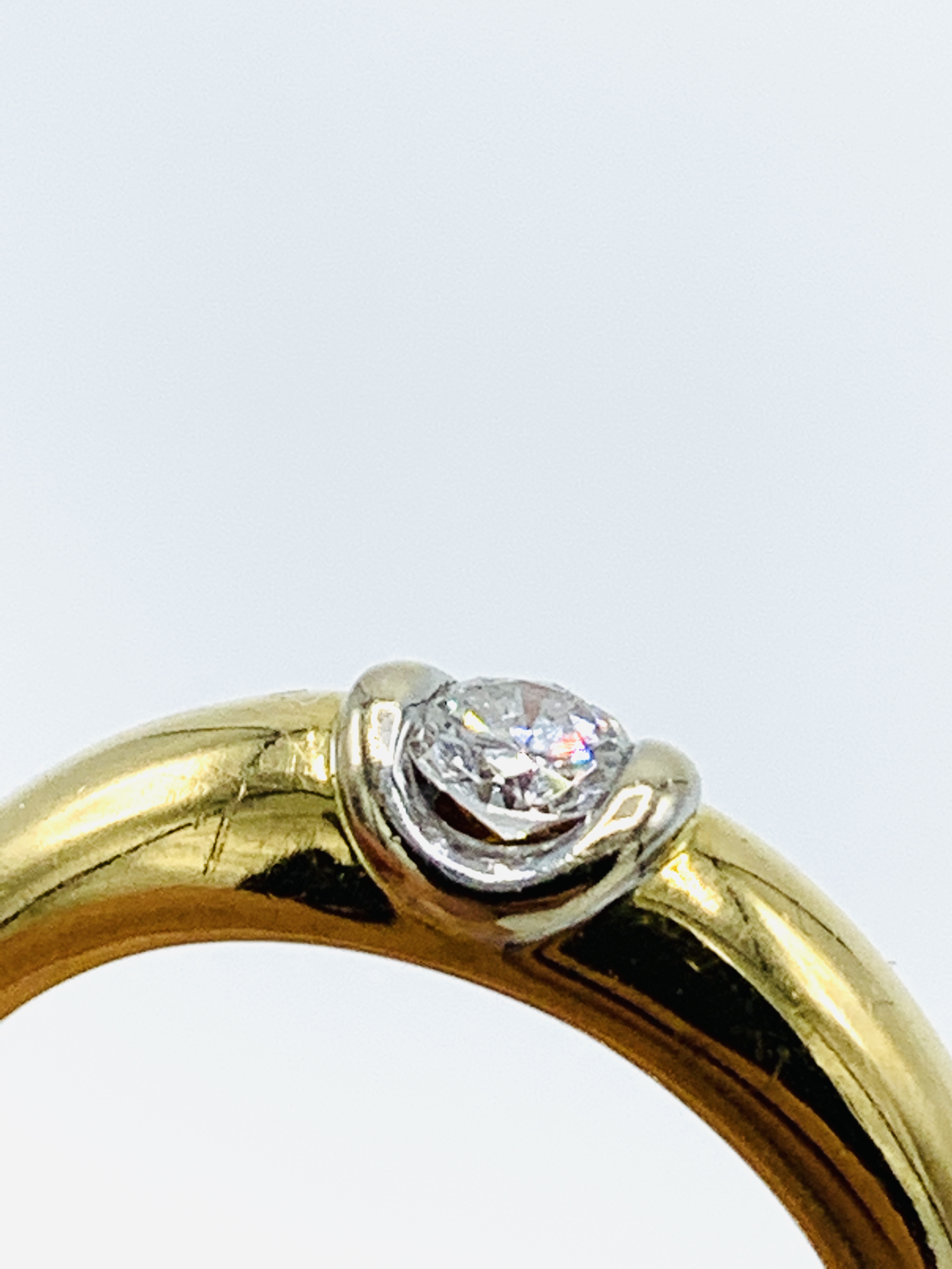 18ct gold solitaire diamond ring - Image 4 of 4