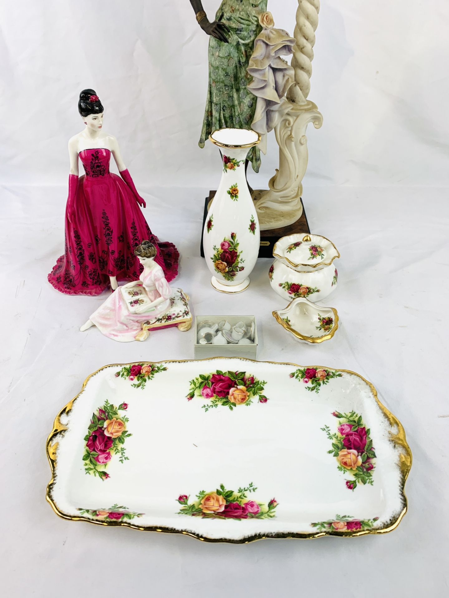 A quantity of decorative china - Bild 3 aus 4