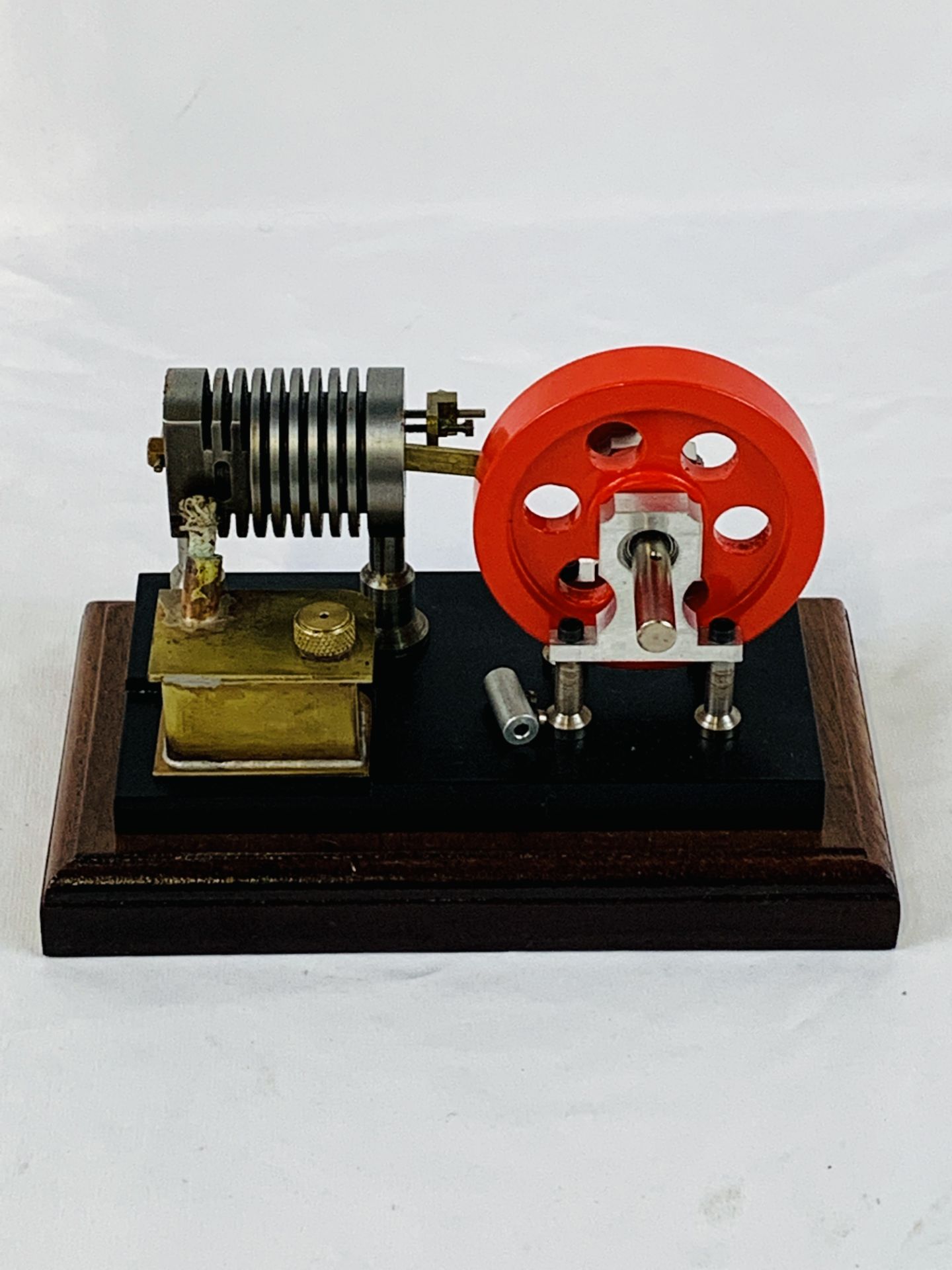 J Ridders designed vacuum engine with internal head valve