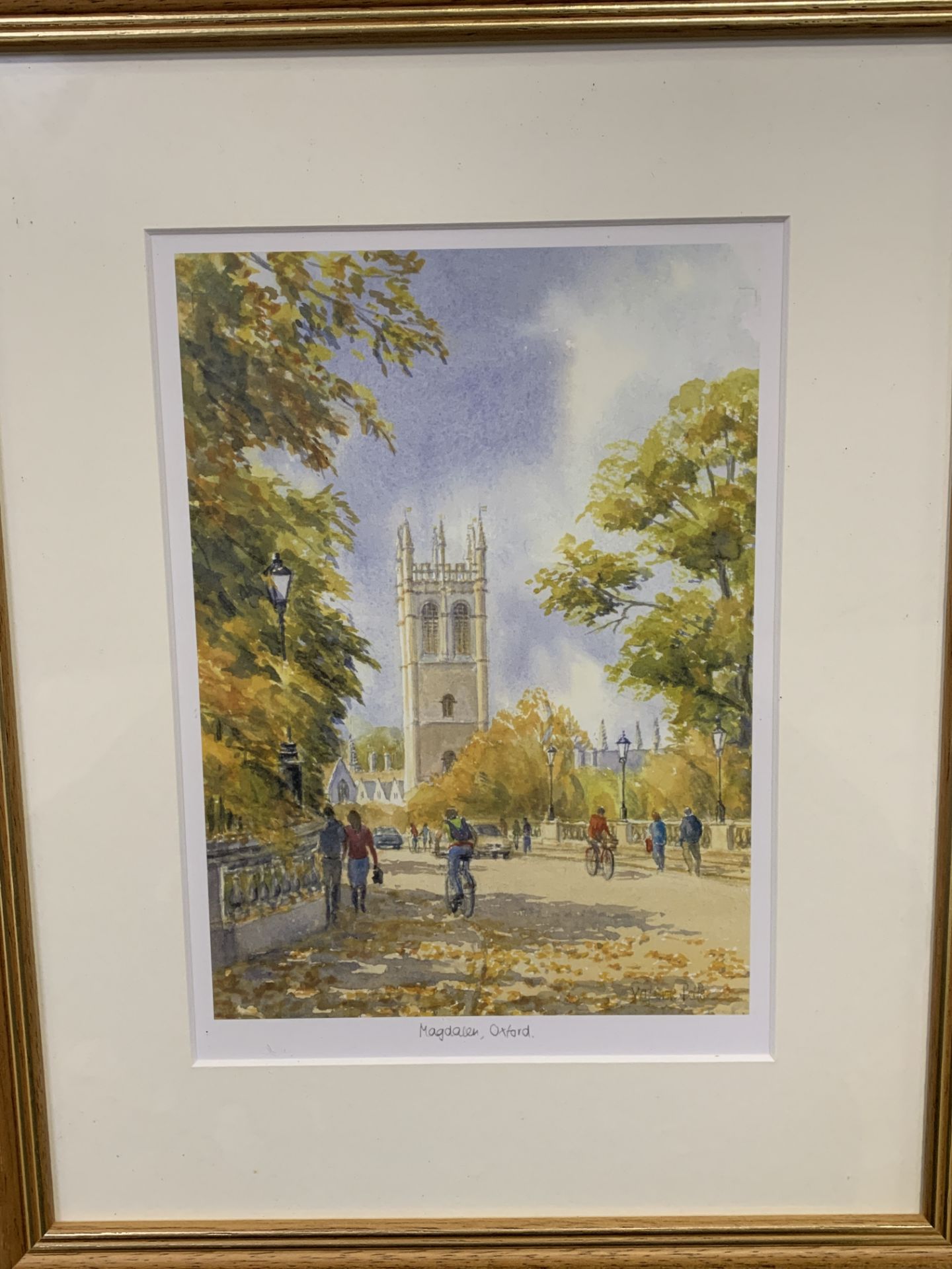 Four framed and glazed prints of Oxford scenes by Valerie Petts. This item carries VAT. - Bild 3 aus 4