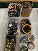 Quantity of costume jewellery.