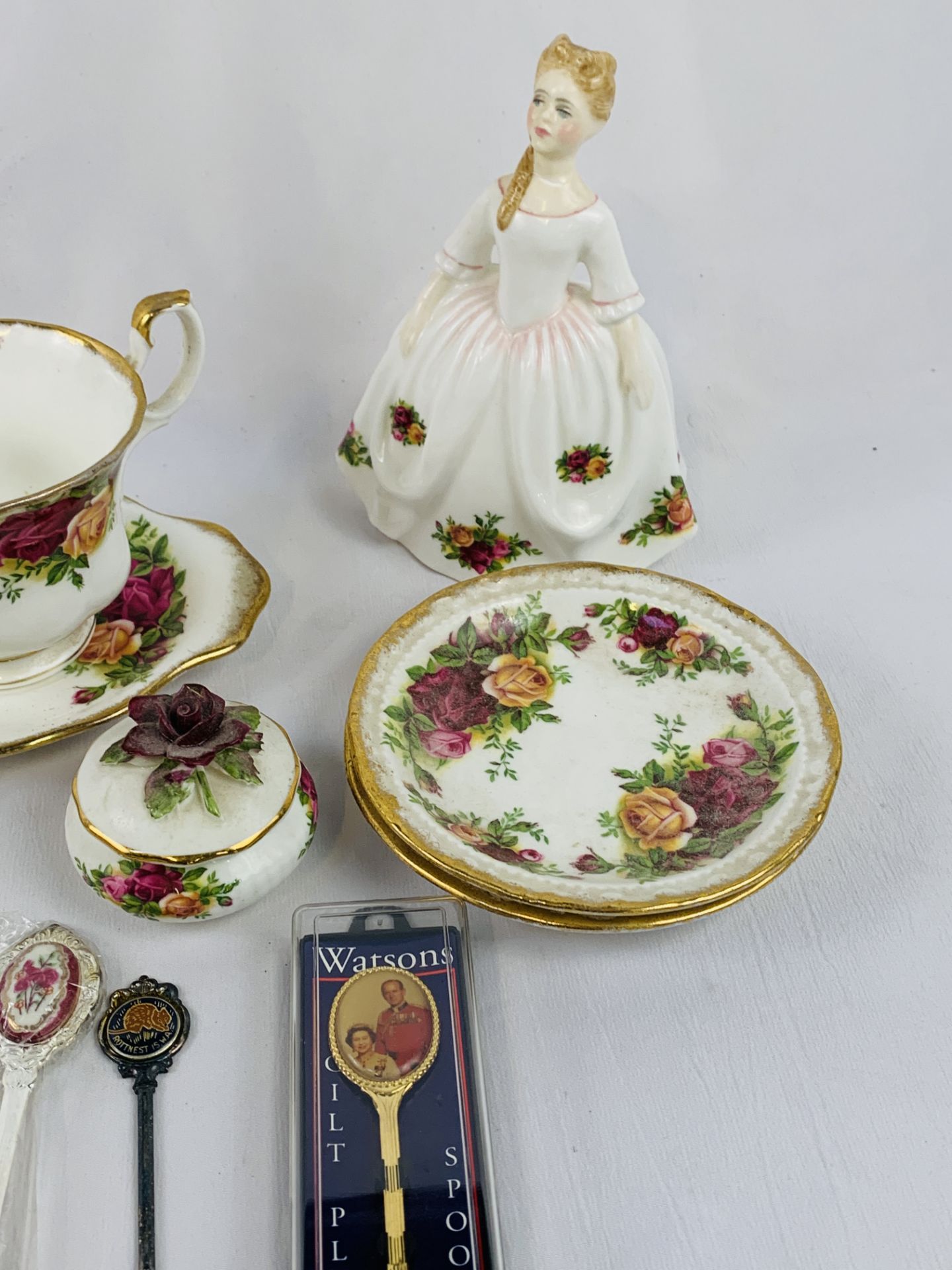 A quantity of Royal Albert, a Caithness paperweight and other items - Image 4 of 6