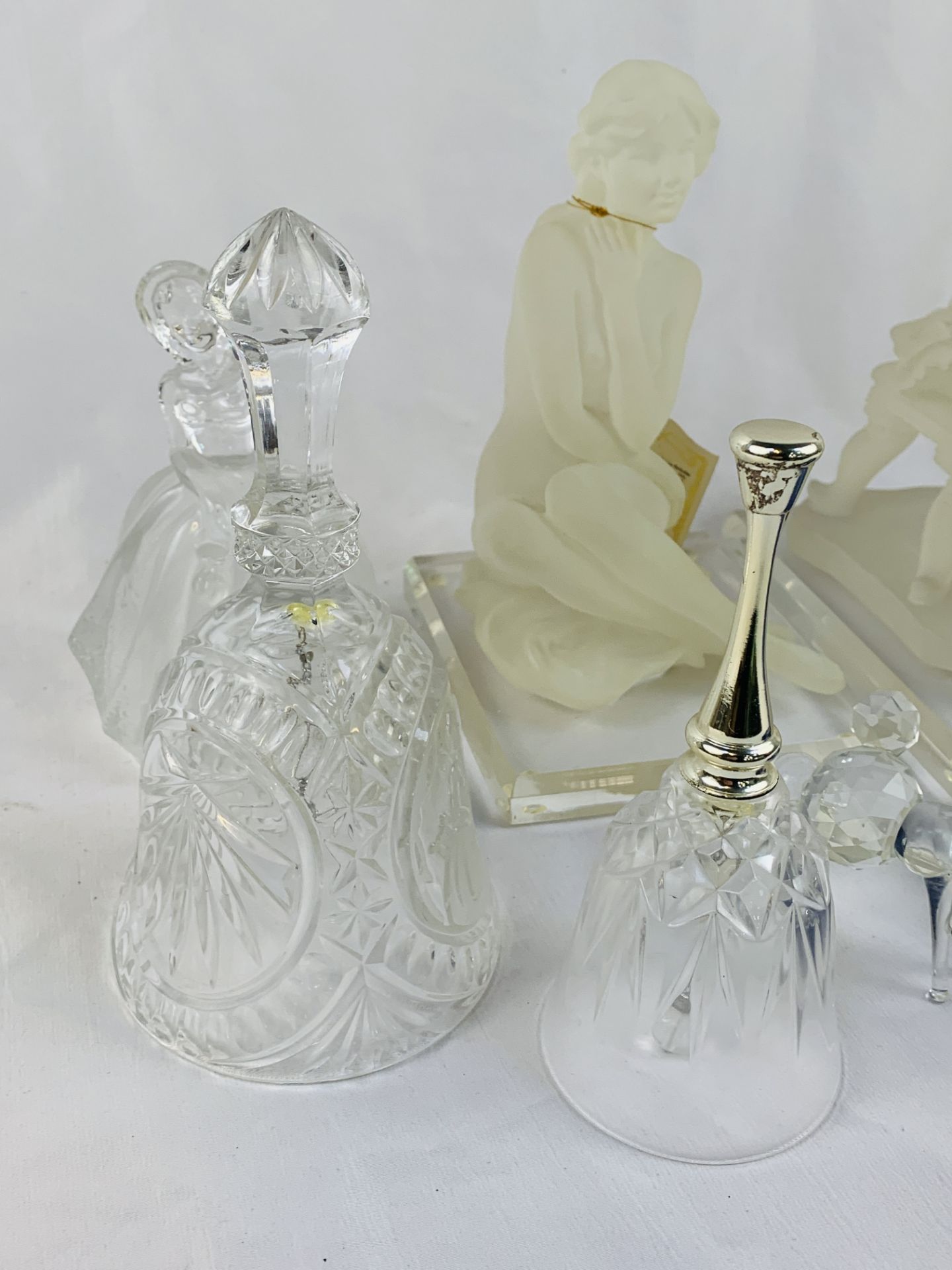 A collection of decorative glassware - Image 2 of 4