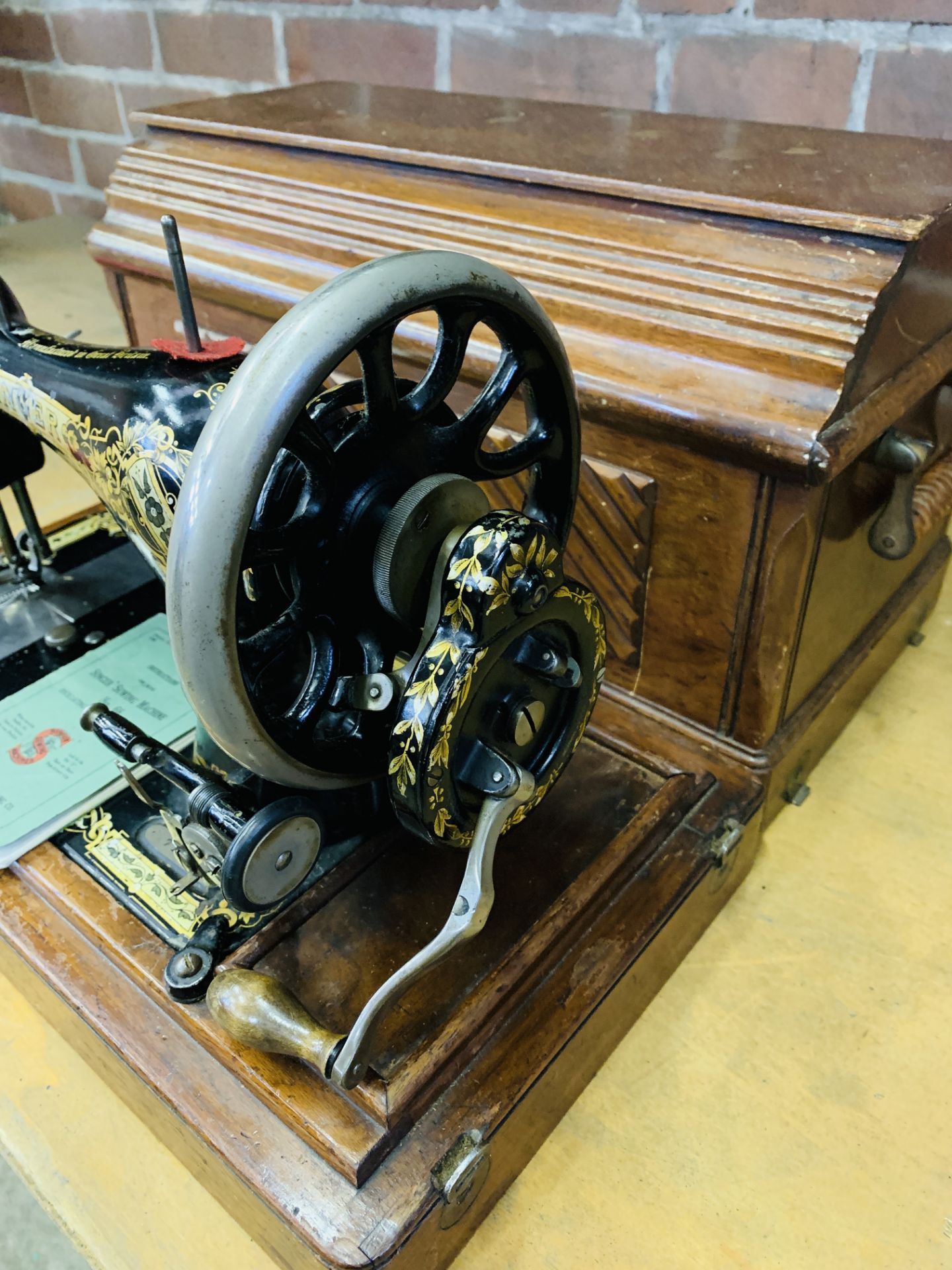 Singer sewing machine - Image 2 of 4