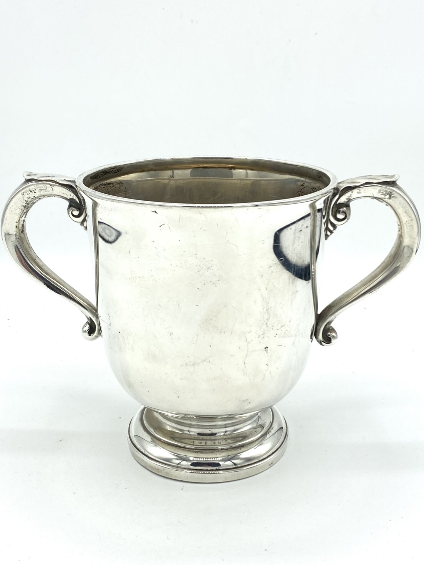 Silver twin handled trophy cup, Charles & Richard Comyns,1922 - Bild 4 aus 5