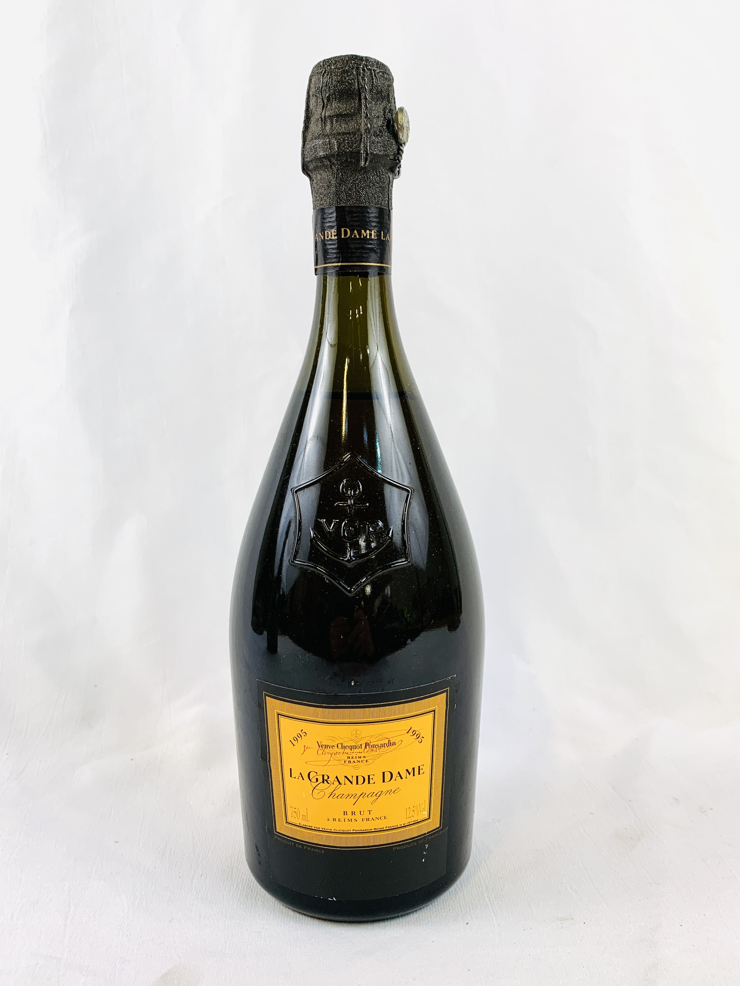 750ml bottle of Veuve Clicquot 'La Grande Dame' champagne, 1995