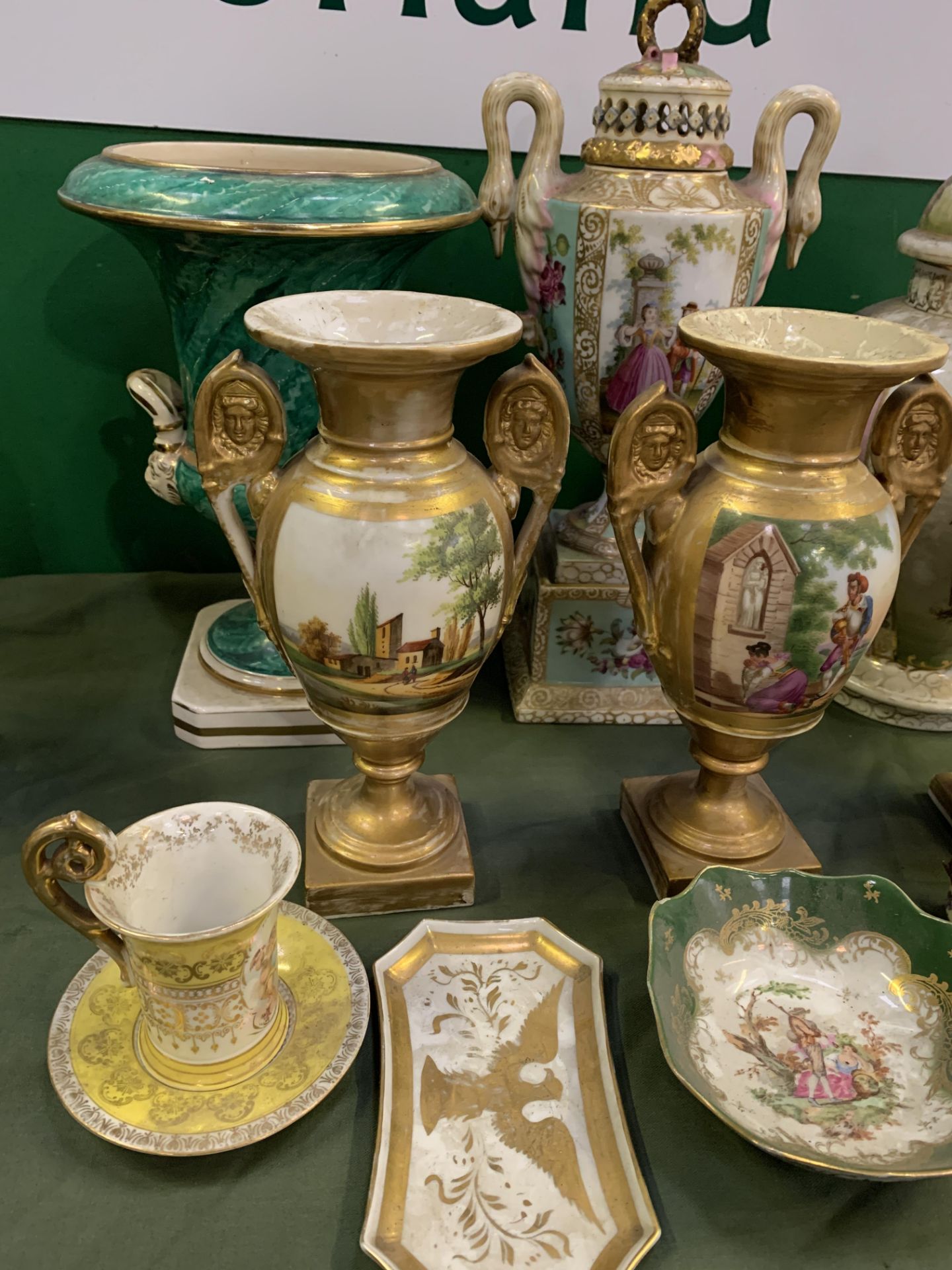 A collection of continental porcelain - Bild 2 aus 7