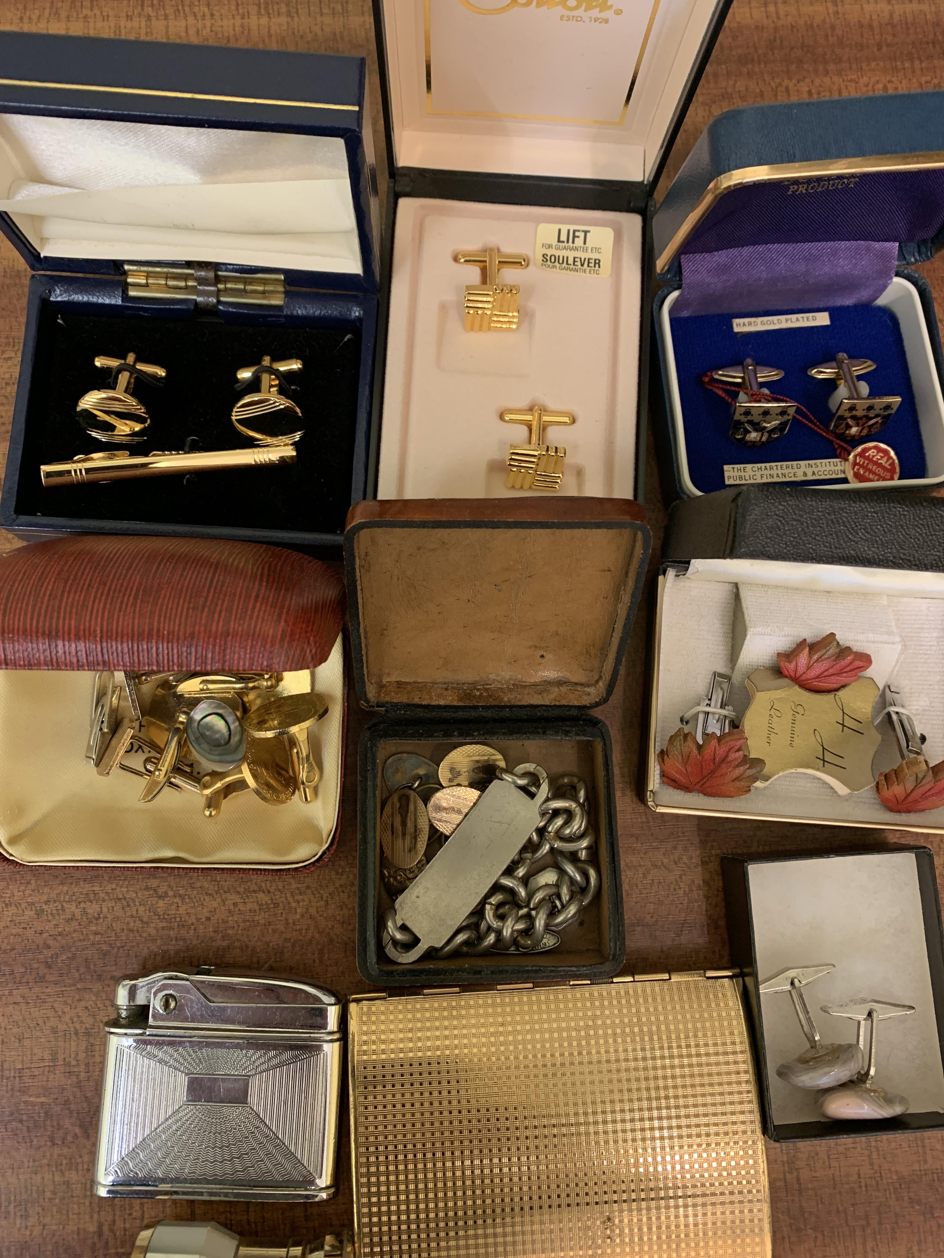 Quantity of cufflinks and other items