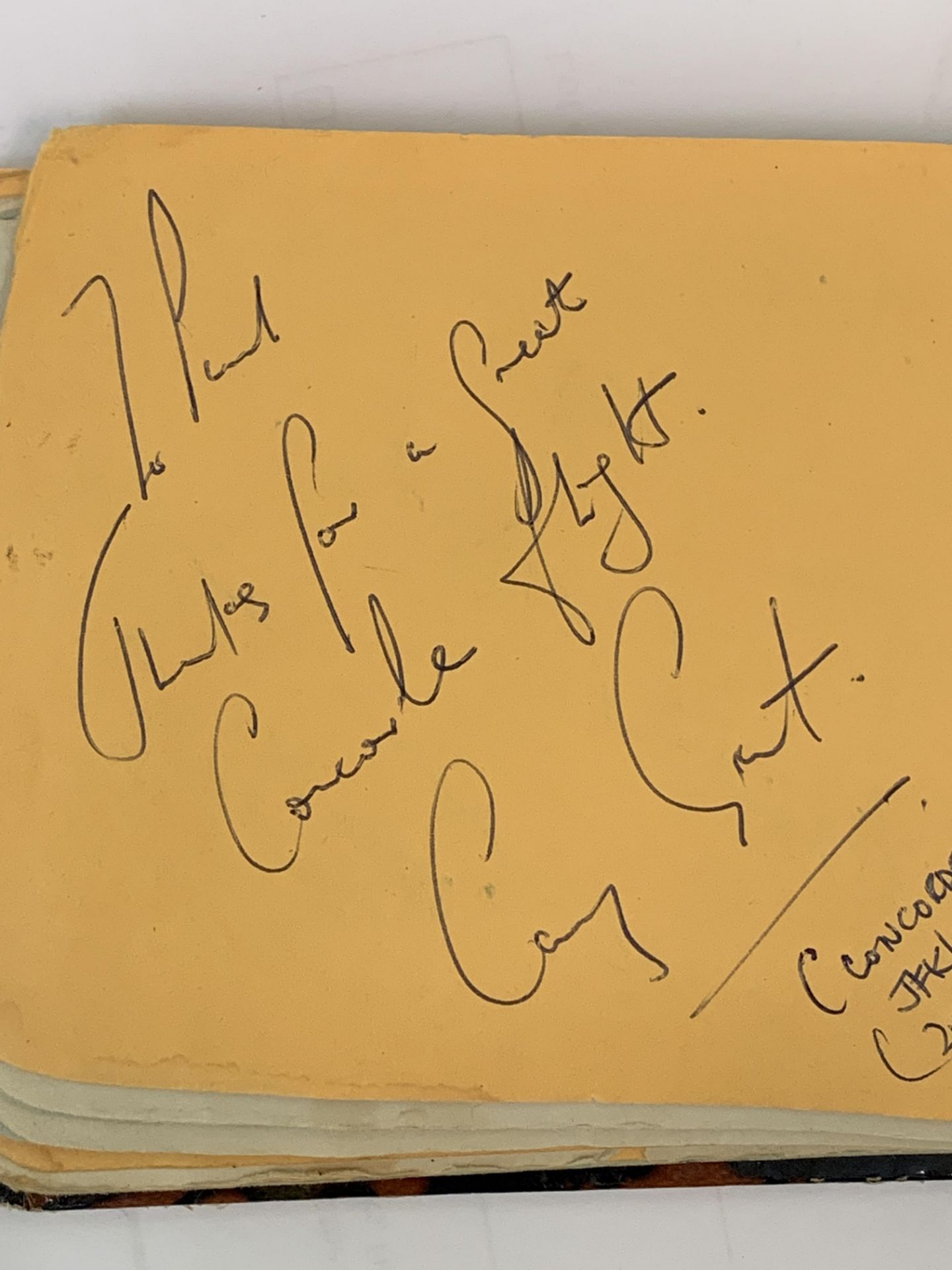 Autograph book with signatures of famous passengers flying on Concorde - Bild 37 aus 41