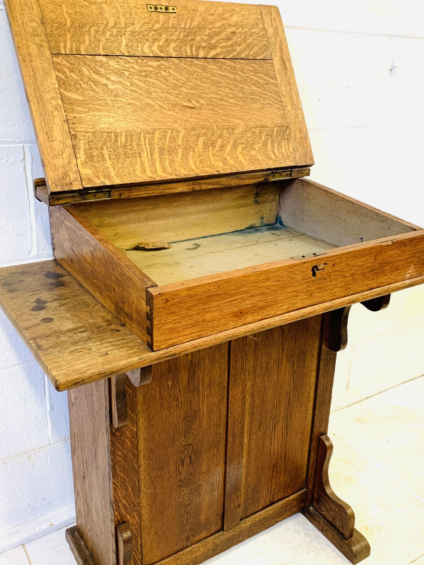 Pine clerk's desk - Image 2 of 6