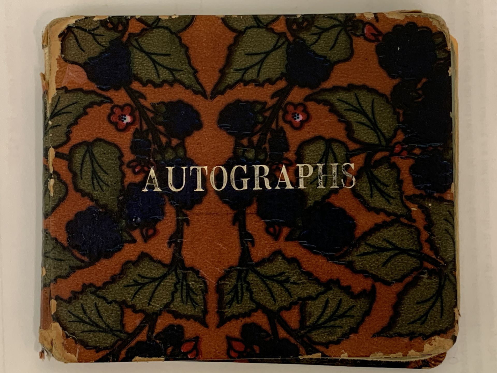 Autograph book with signatures of famous passengers flying on Concorde - Bild 40 aus 41