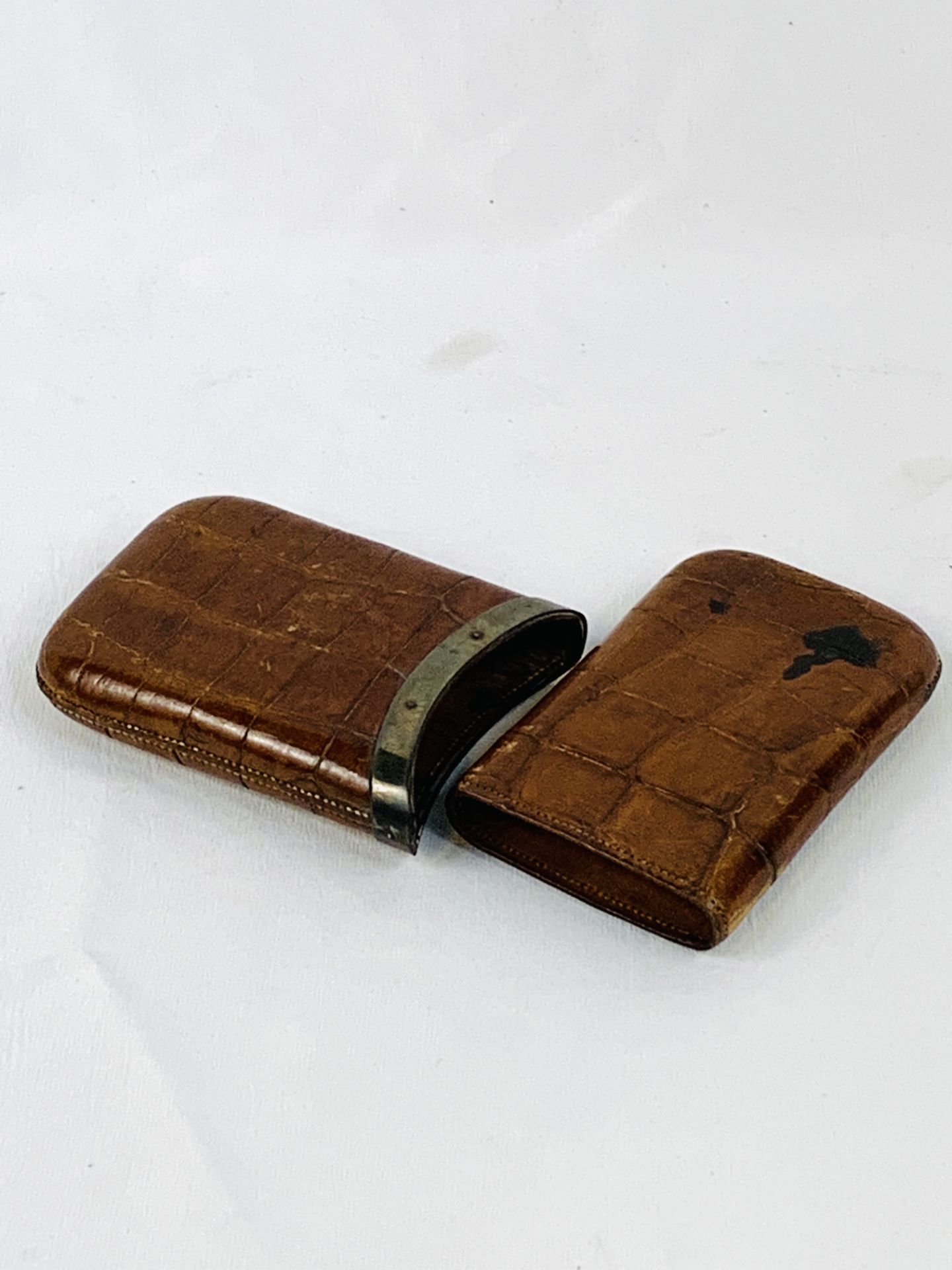 Crocodile leather cigar case with silver band. - Bild 3 aus 4