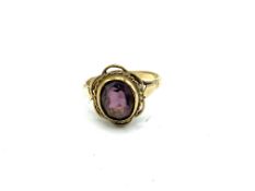 9ct gold ring set with an amethyst