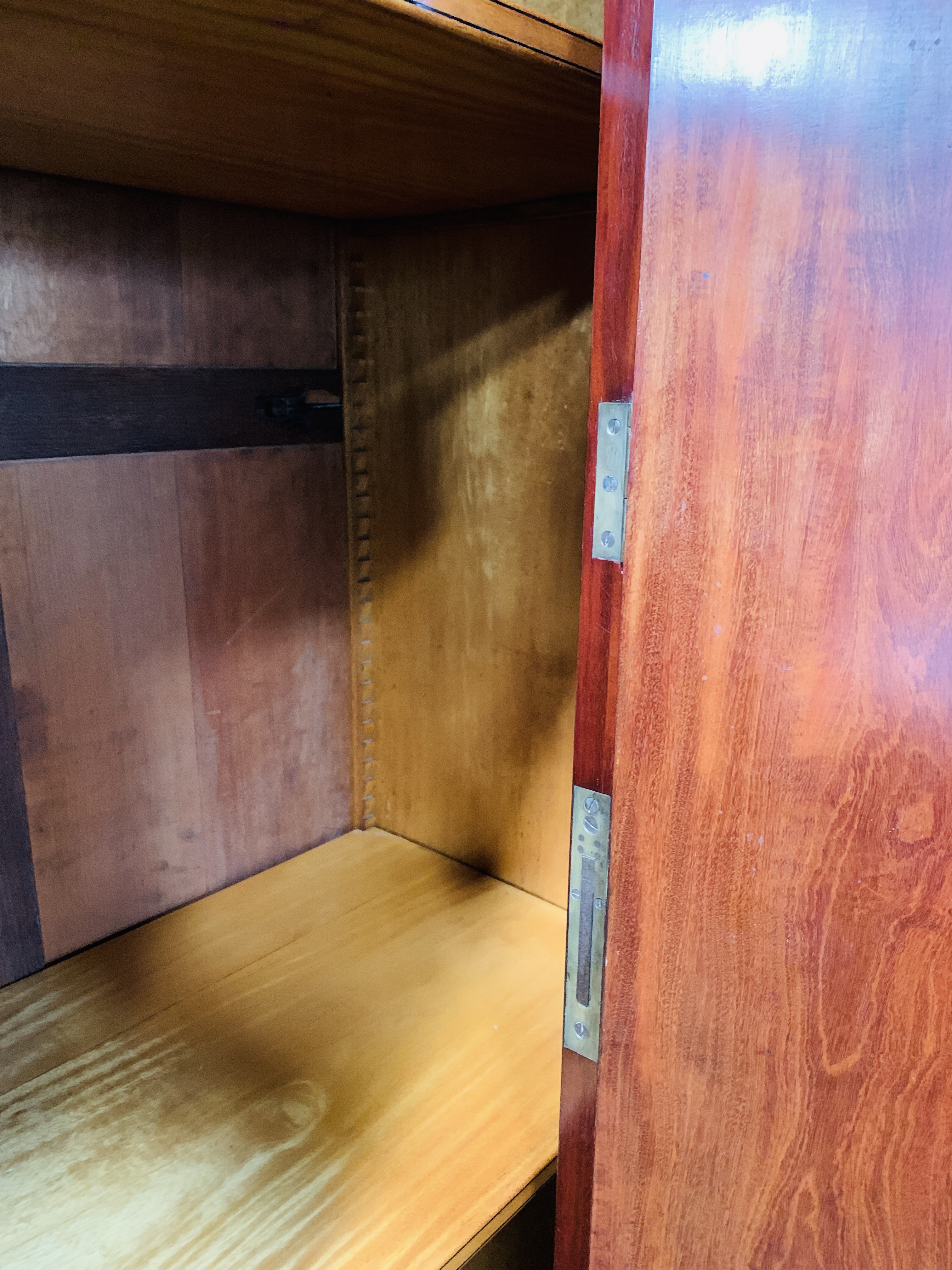 Mahogany two door cupboard - Image 4 of 10