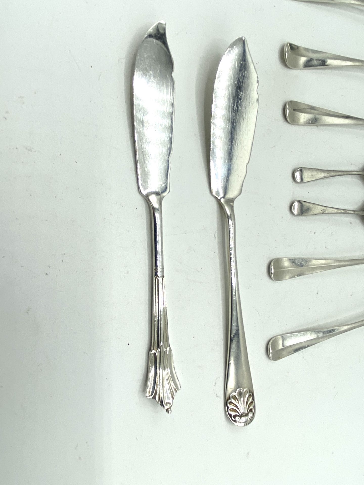 Set of six Victorian silver tea spoons, together with a quantity of other silver spoons - Image 2 of 4