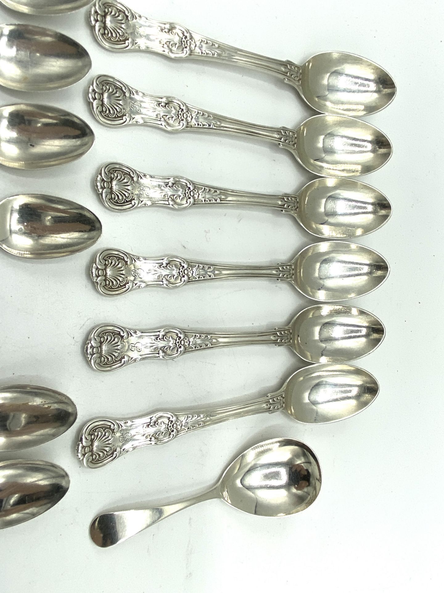 Set of six Victorian silver tea spoons, together with a quantity of other silver spoons - Image 4 of 4