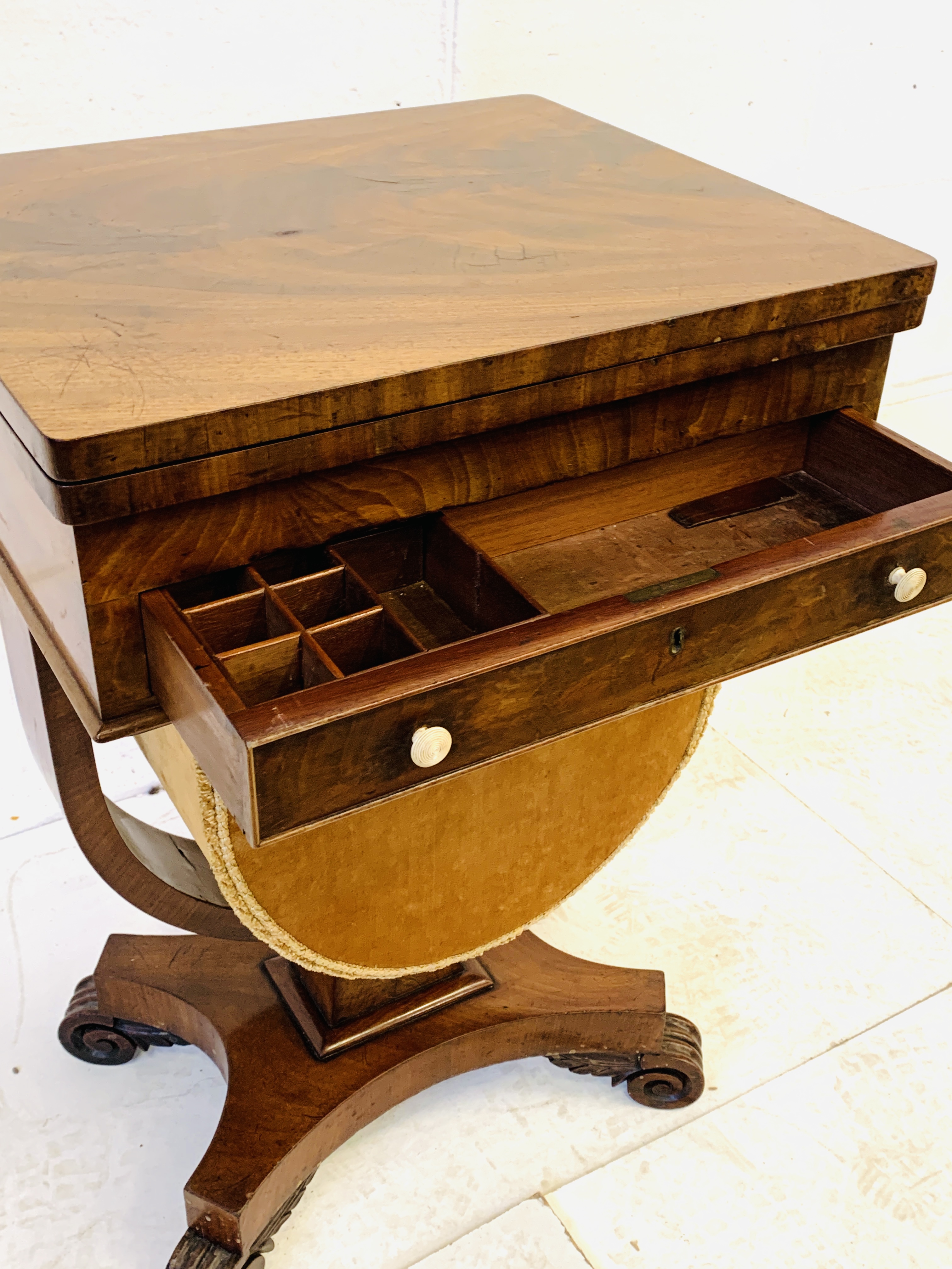 Mahogany sewing table - Image 5 of 6