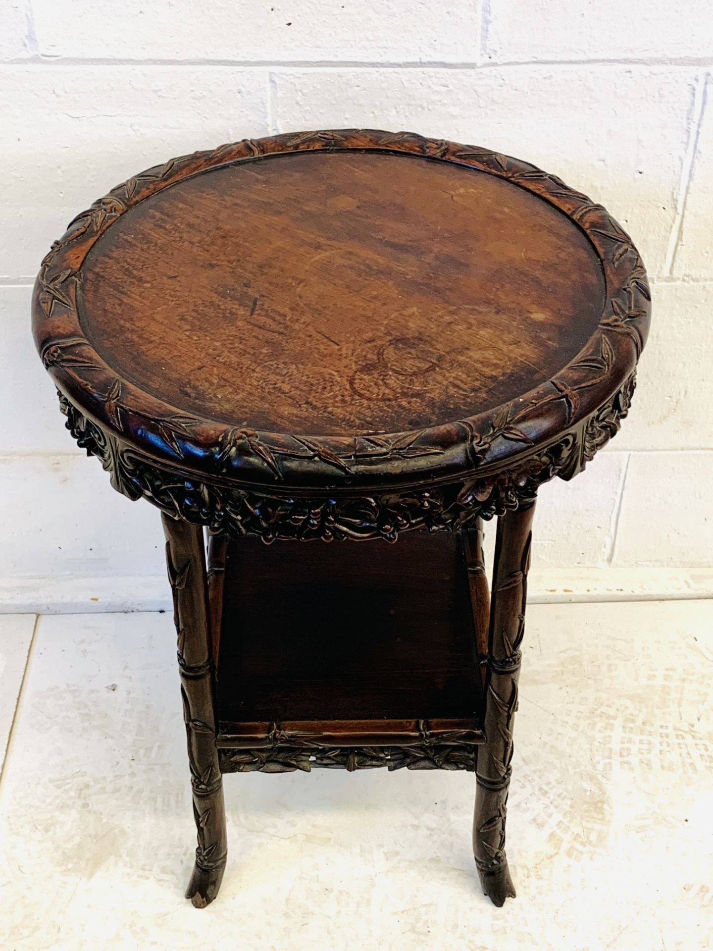 Dark wood occasional table - Image 3 of 4