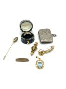 9ct gold pendant, two 9ct bar brooches and other items