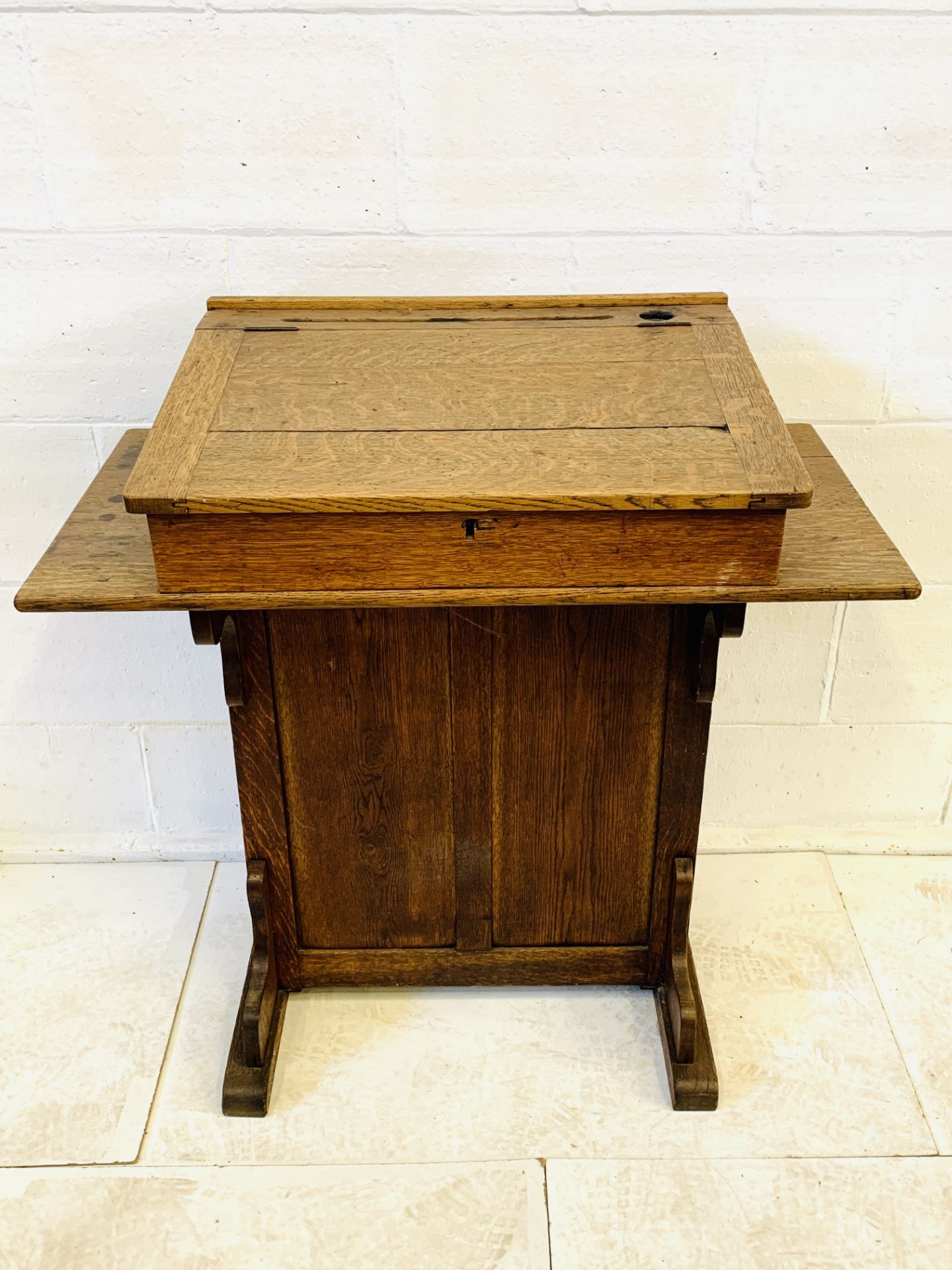 Pine clerk's desk - Image 5 of 6