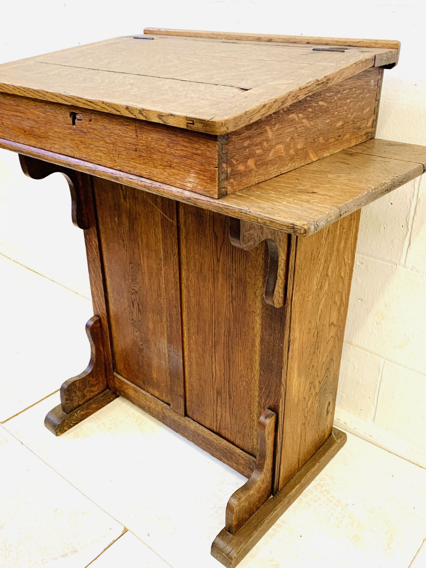 Pine clerk's desk - Image 4 of 6