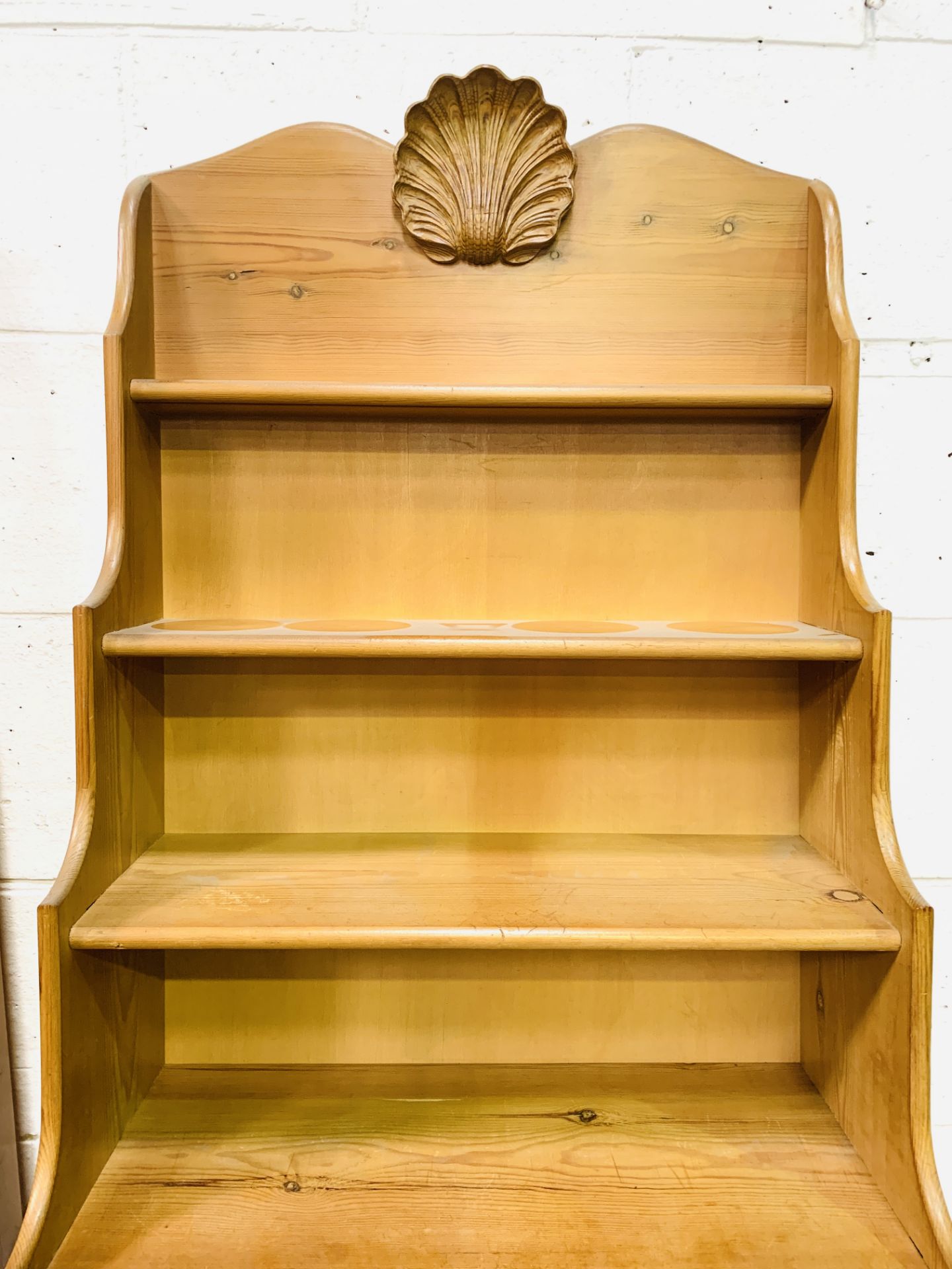 Pair of pine waterfall display shelves - Image 4 of 8