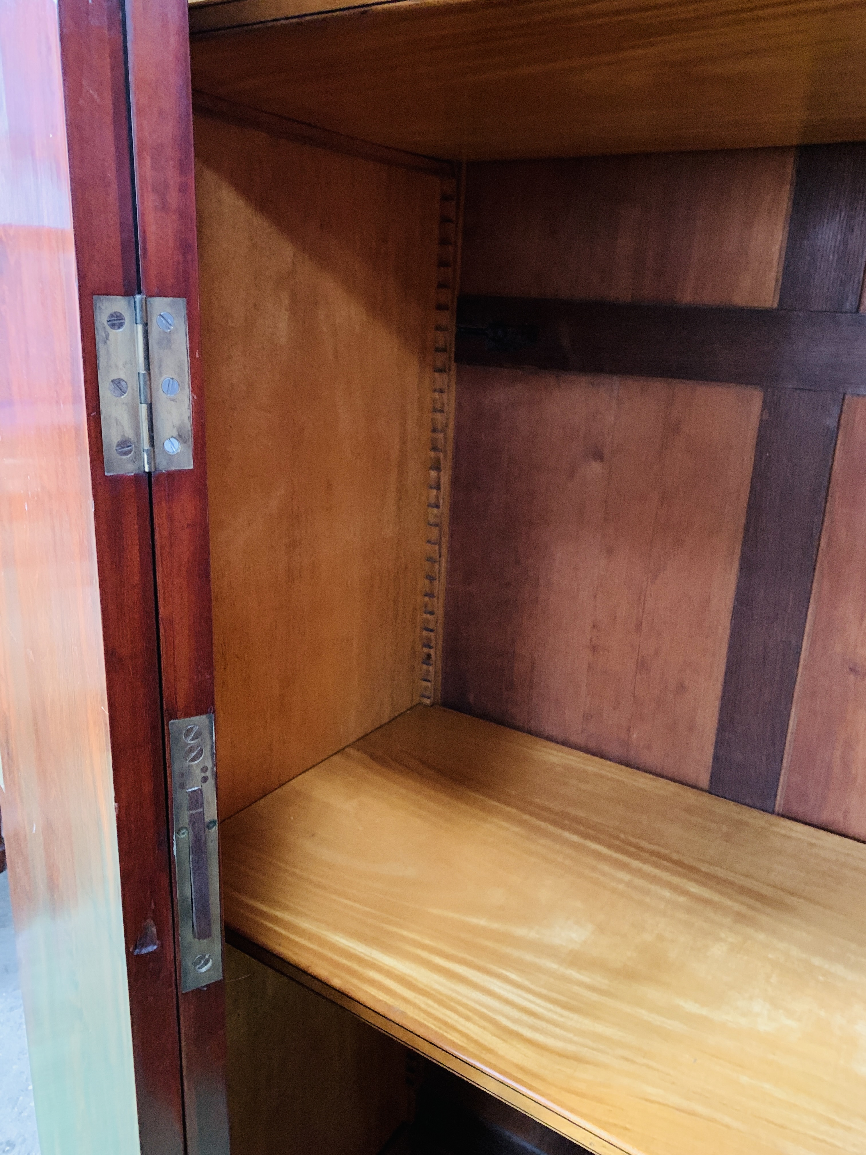 Mahogany two door cupboard - Image 6 of 10