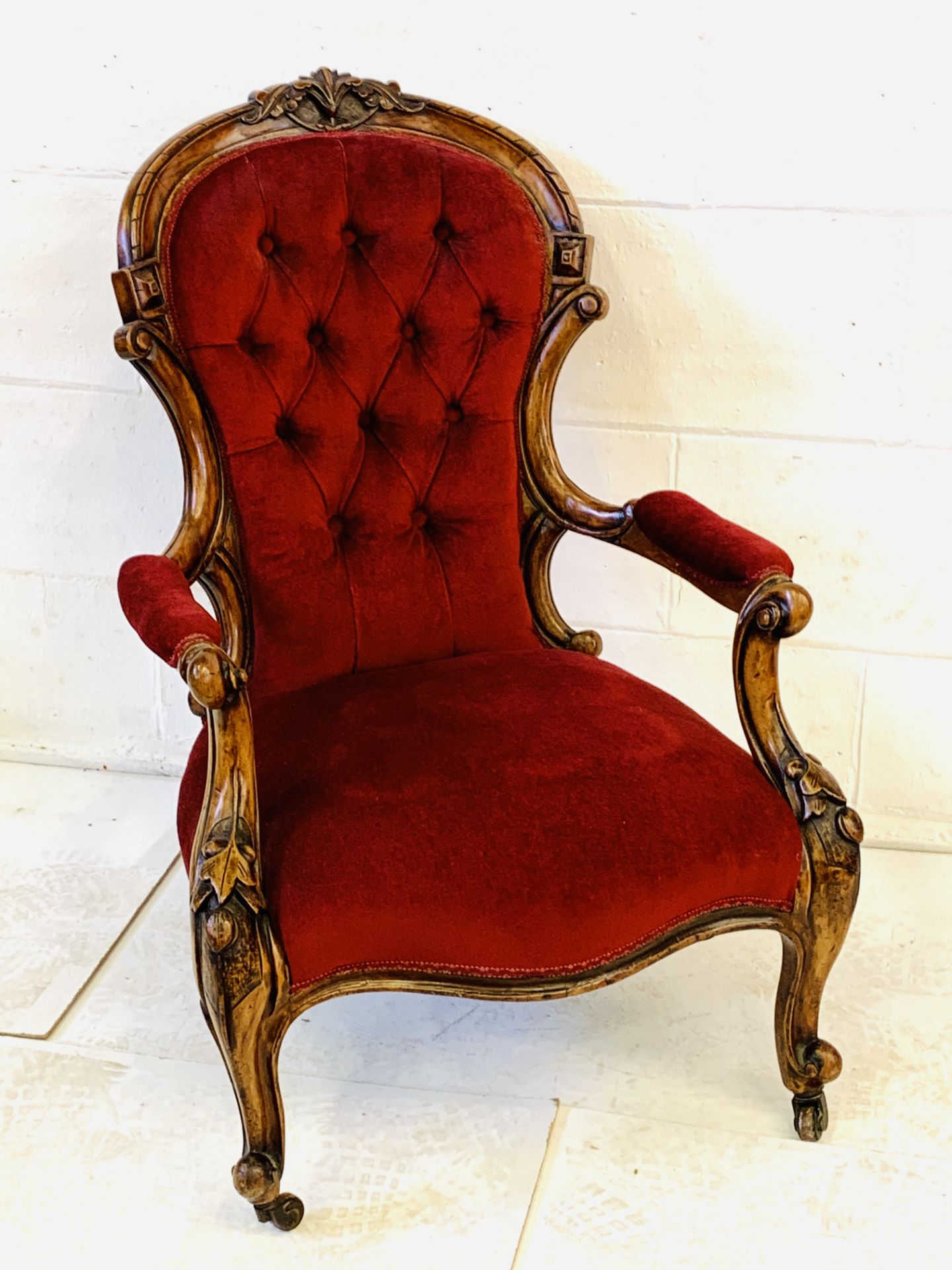 Mahogany button back armchair - Image 3 of 5