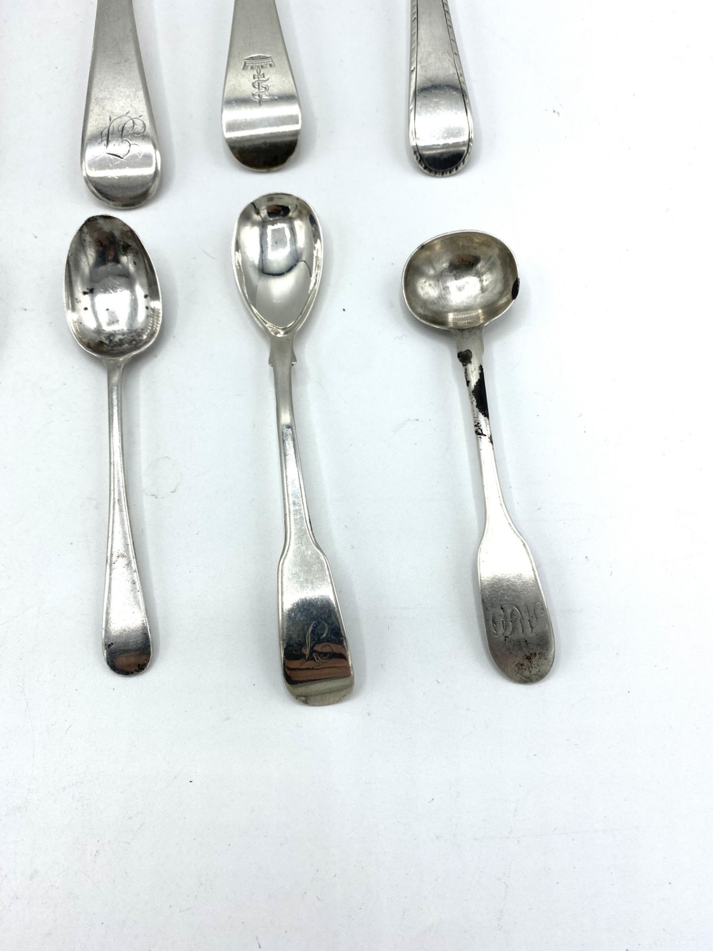 Six Georgian silver table spoons and six silver tea and cruet spoons - Image 6 of 6