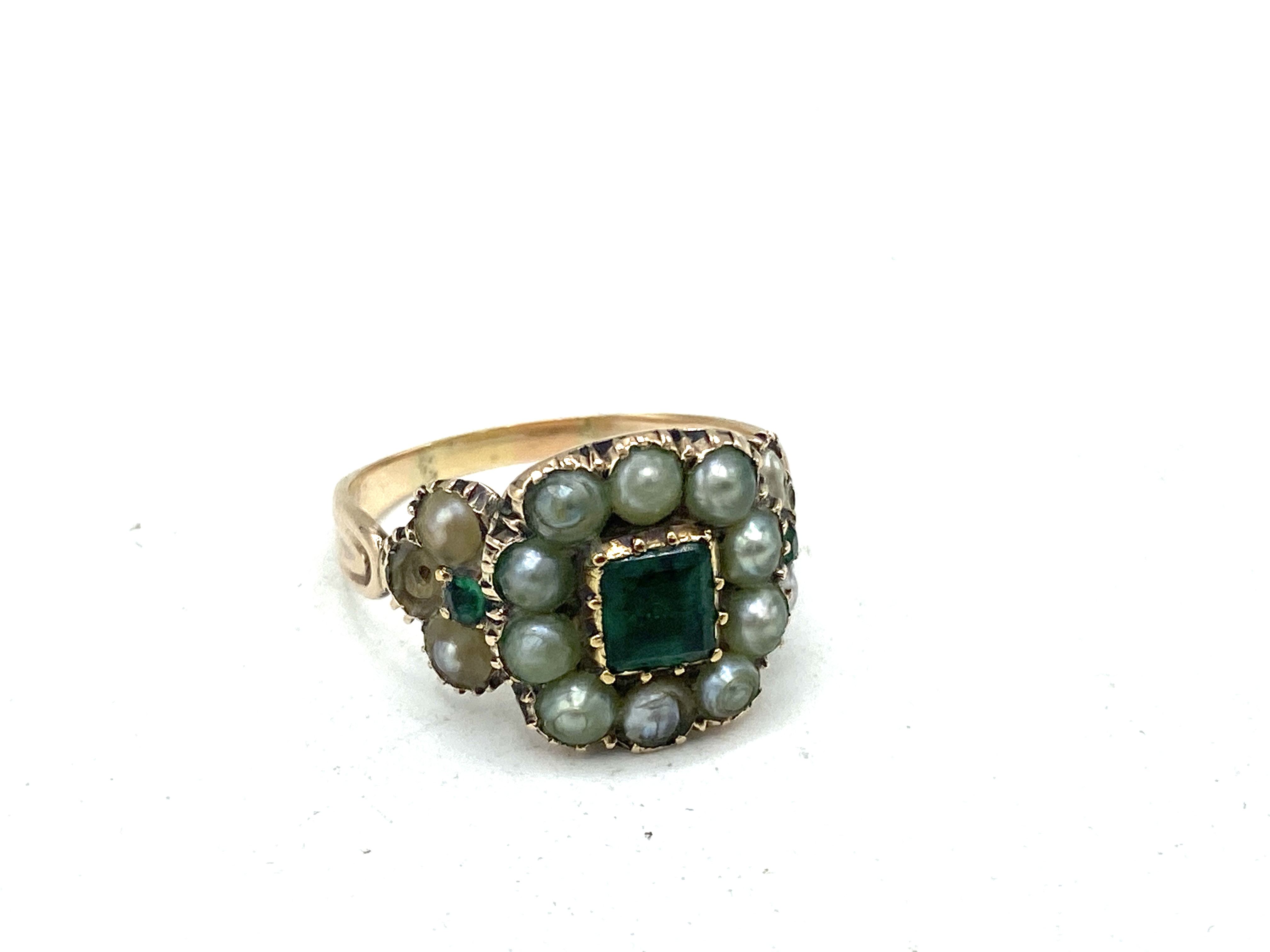 19th century emerald and pearl ring - Image 5 of 8
