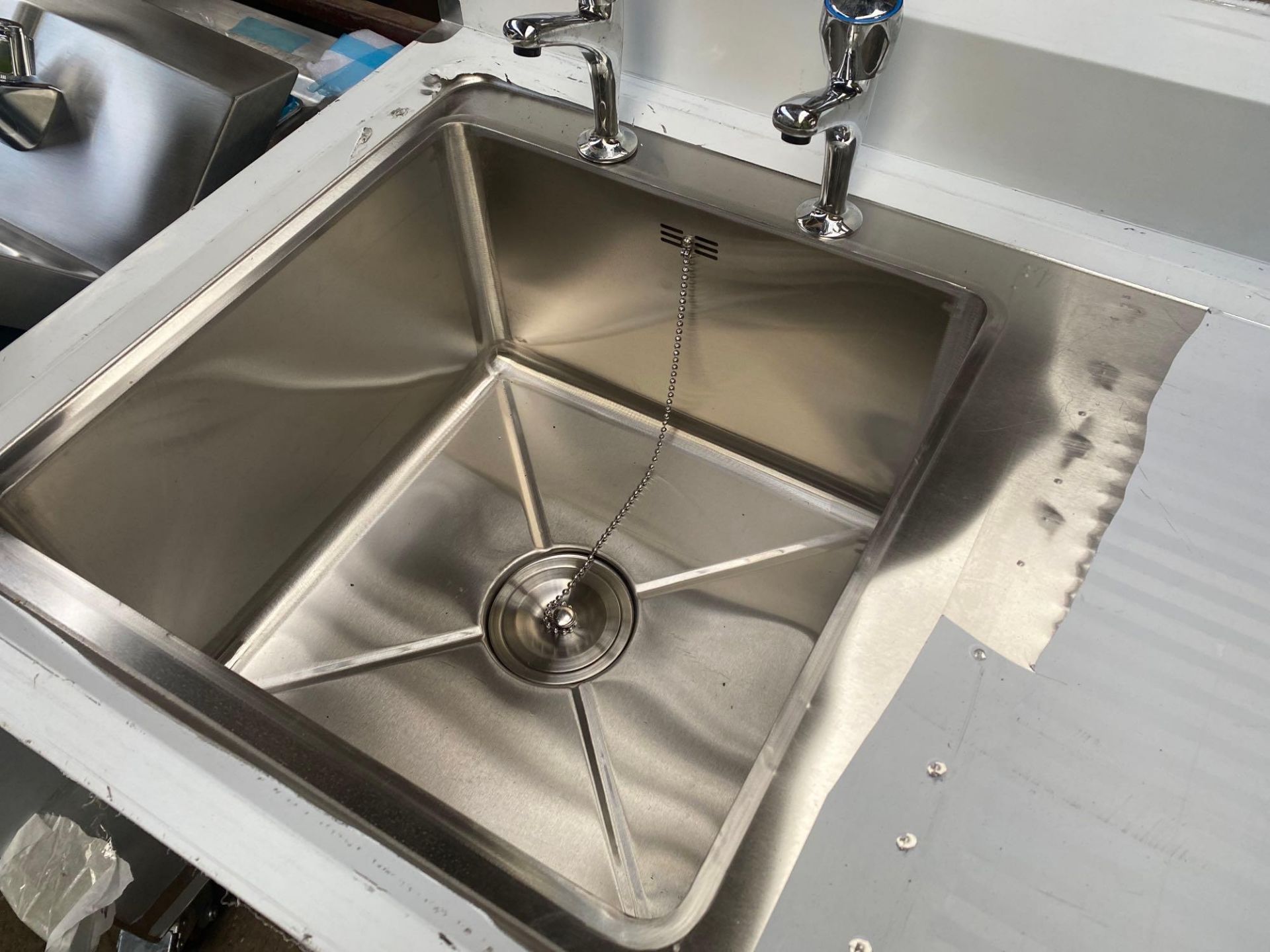 Diaminox right hand single bowl sink - Image 2 of 2