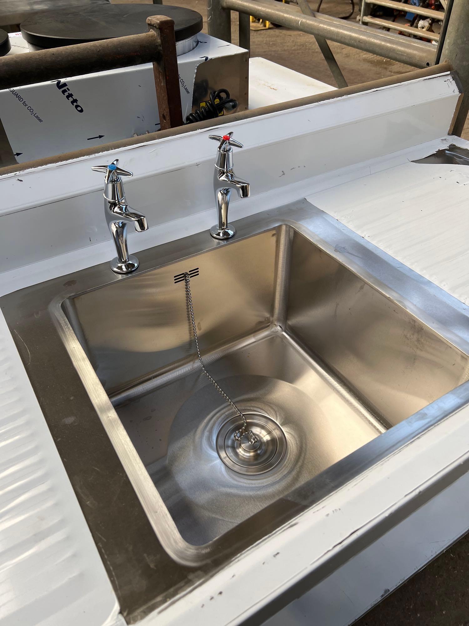 Diaminox single bowl with double drainer and undershelf - Image 2 of 2