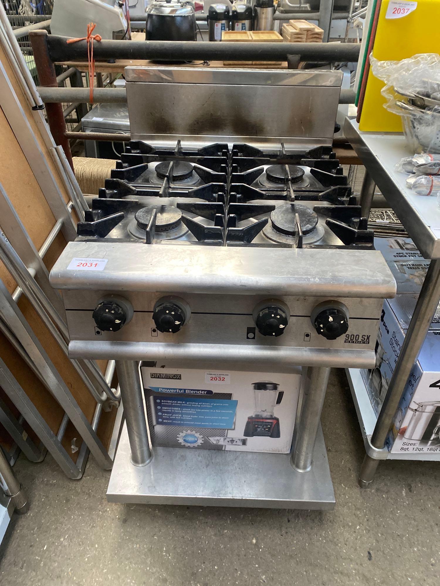 900 SX Series four ring gas cooker with undershelf