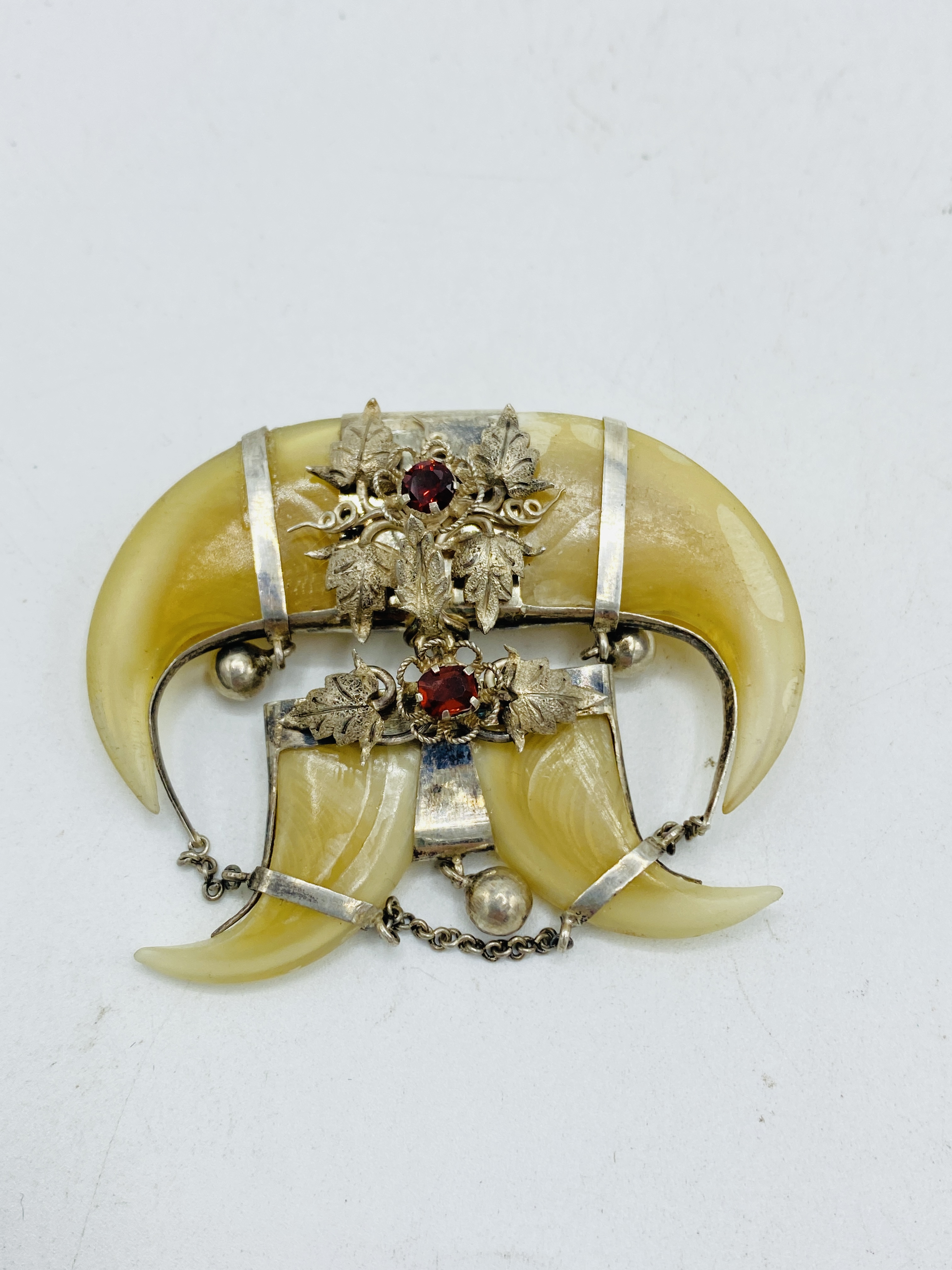Tigers claw brooch and earrings set - Image 2 of 5