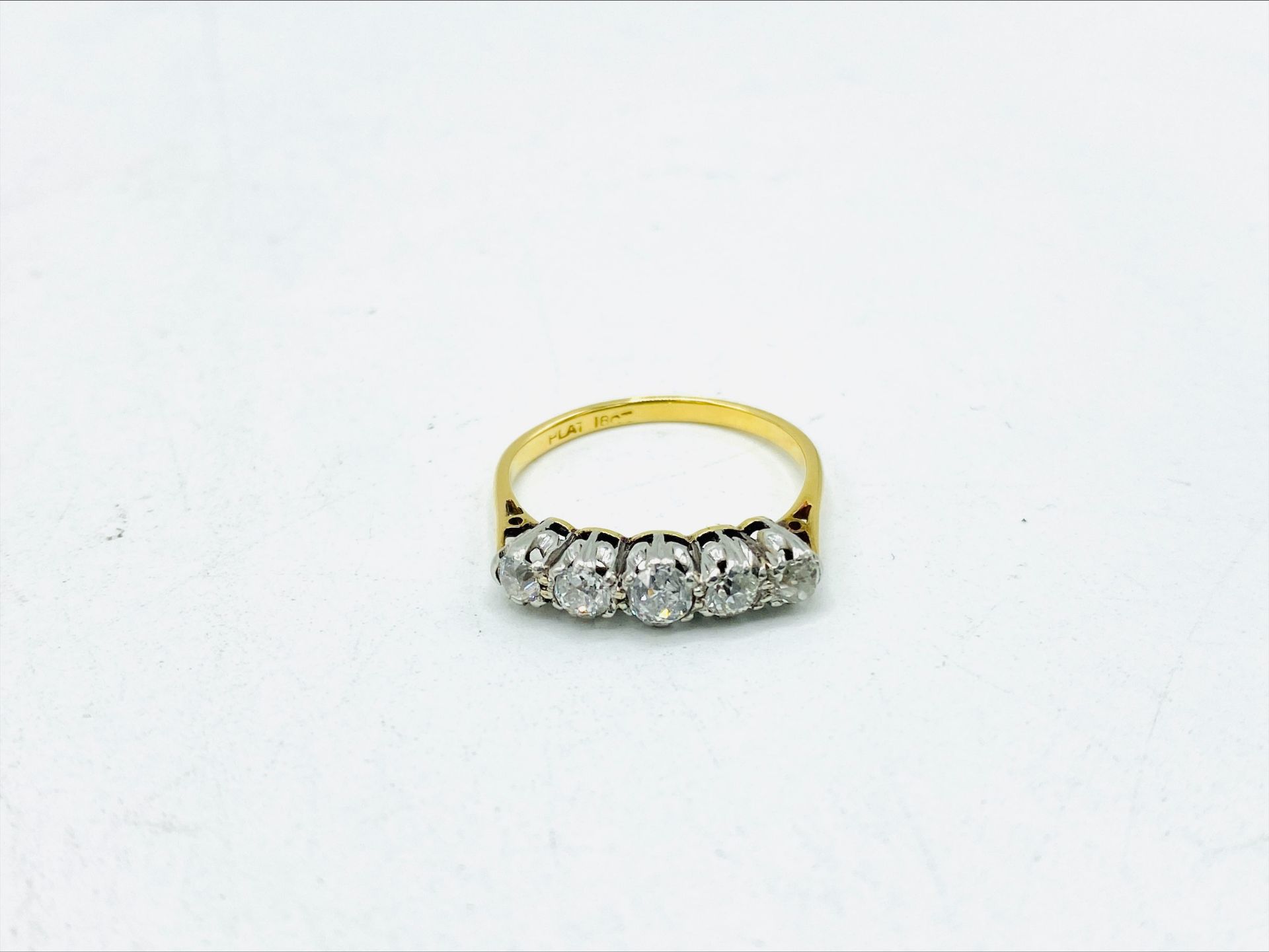 18ct gold and platinum five diamond ring - Image 5 of 9