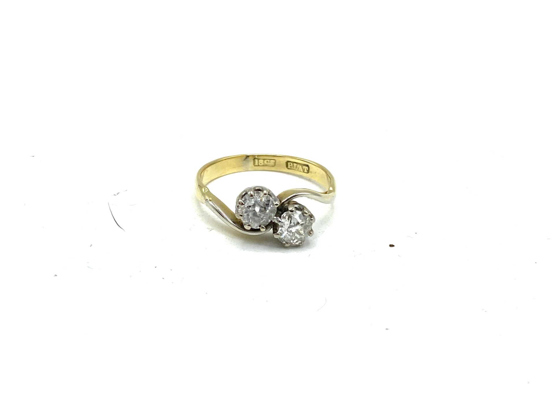 18ct gold diamond two stone ring - Image 2 of 4