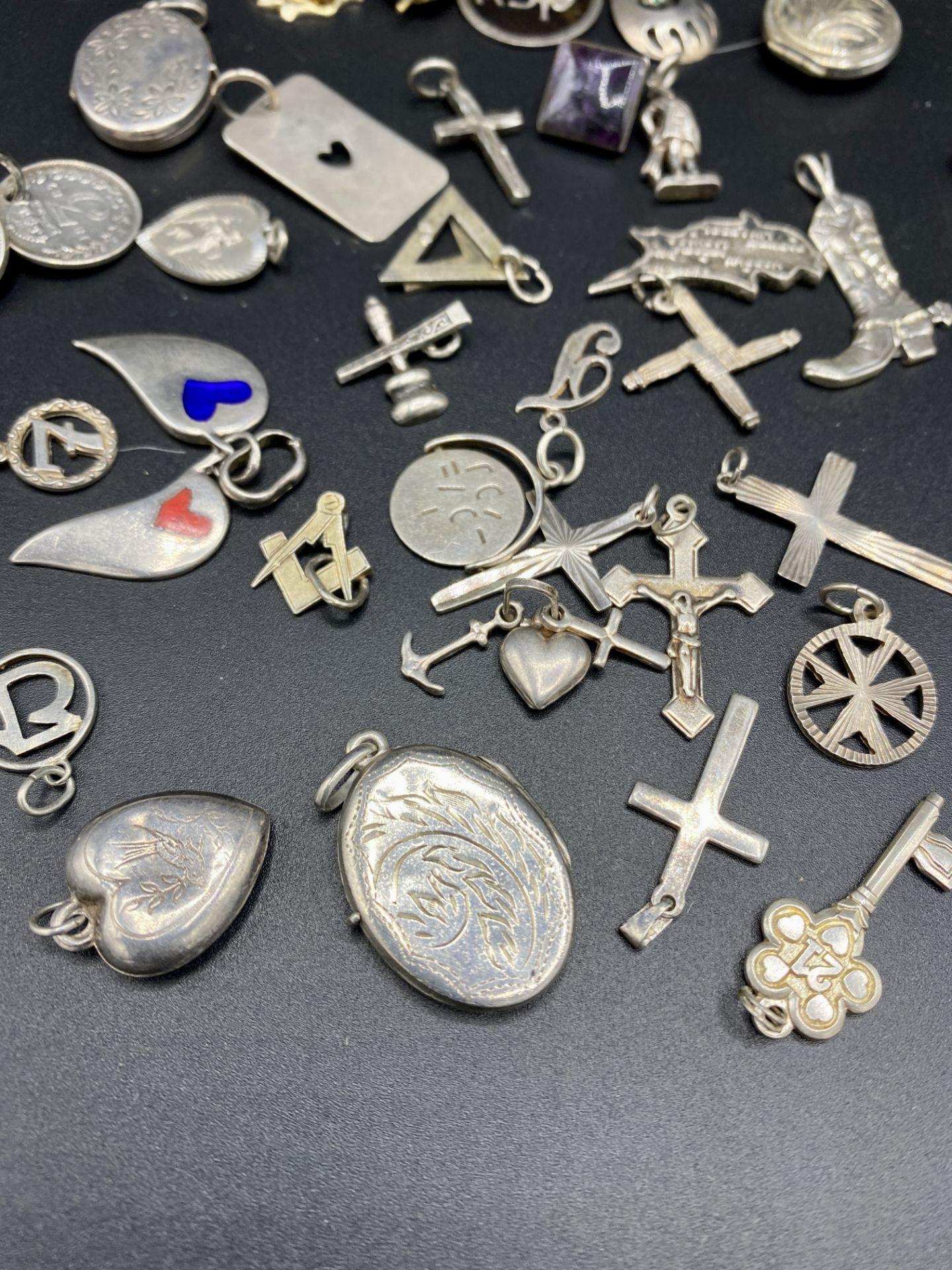 A quantity of silver jewellery - Image 4 of 10