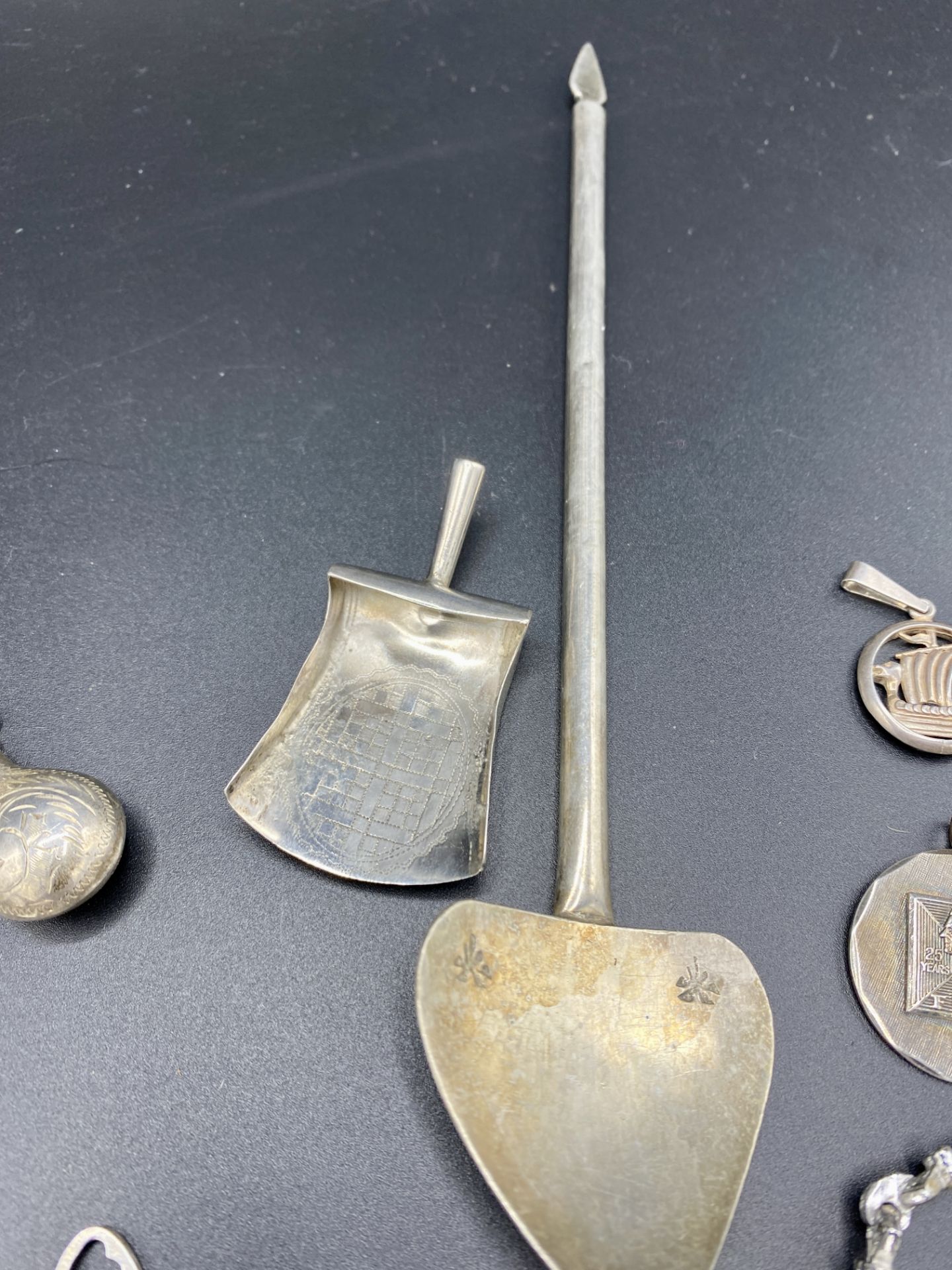 A quantity of silver jewellery - Image 8 of 10