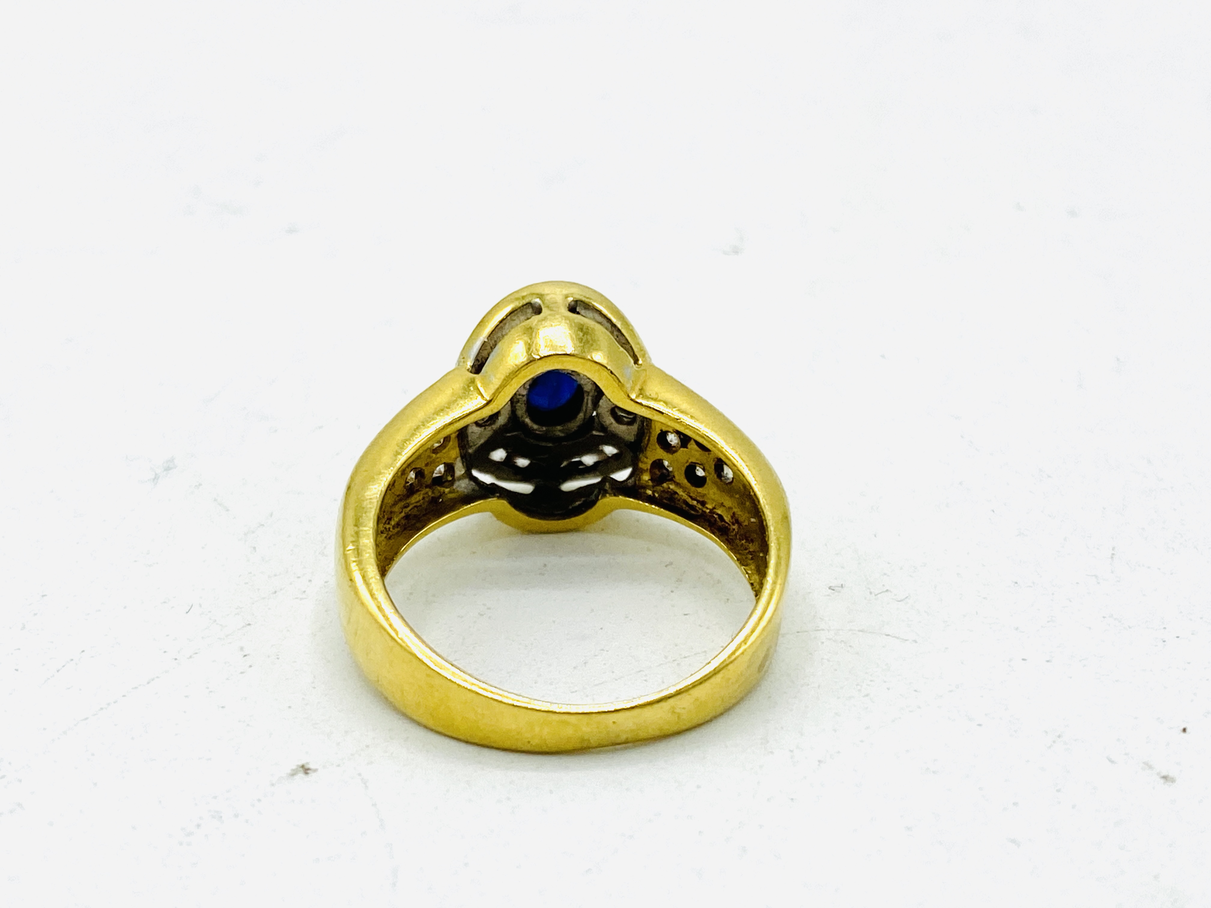 18ct gold, diamond and sapphire ring - Image 5 of 7