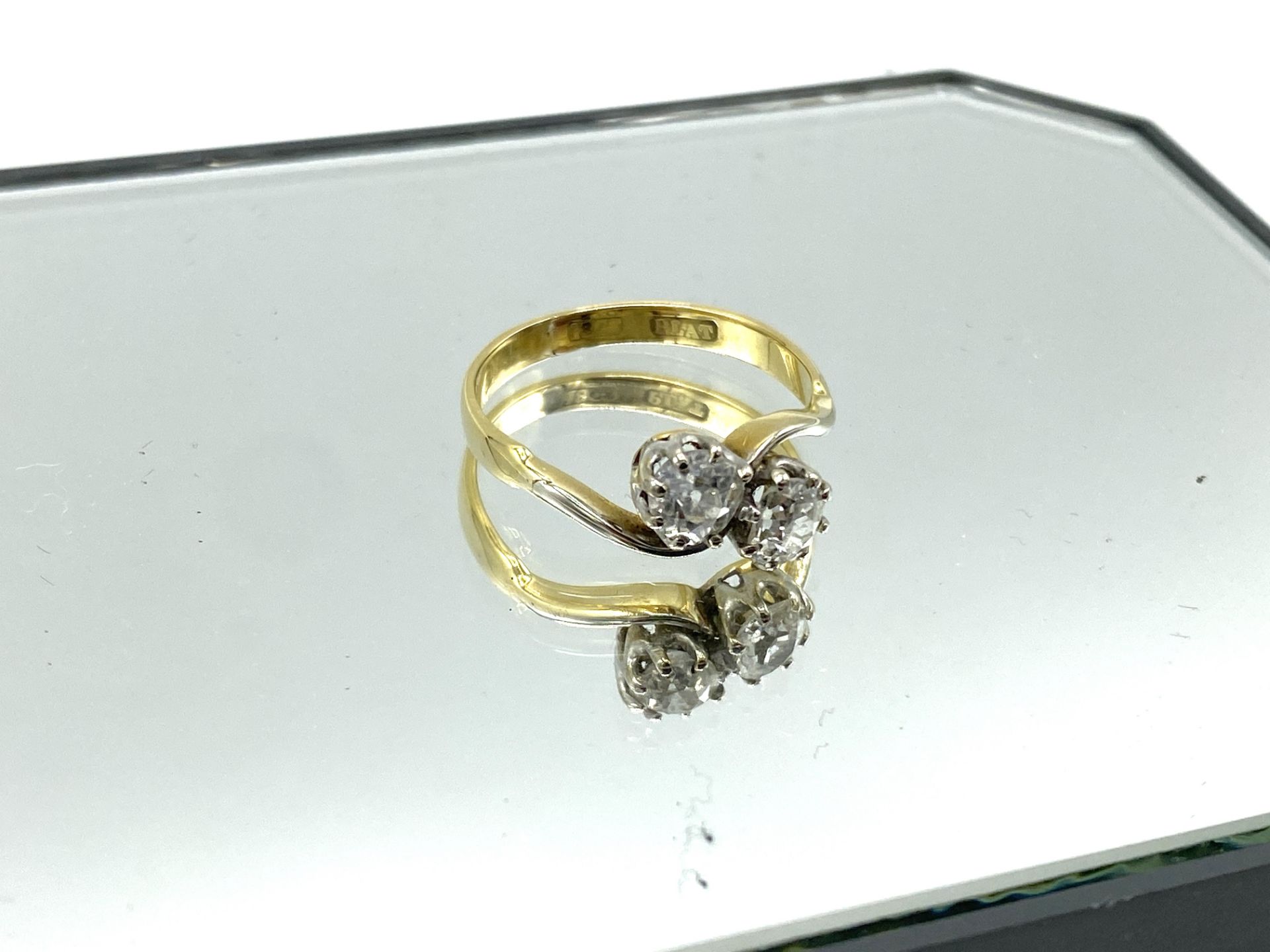 18ct gold diamond two stone ring - Image 3 of 4