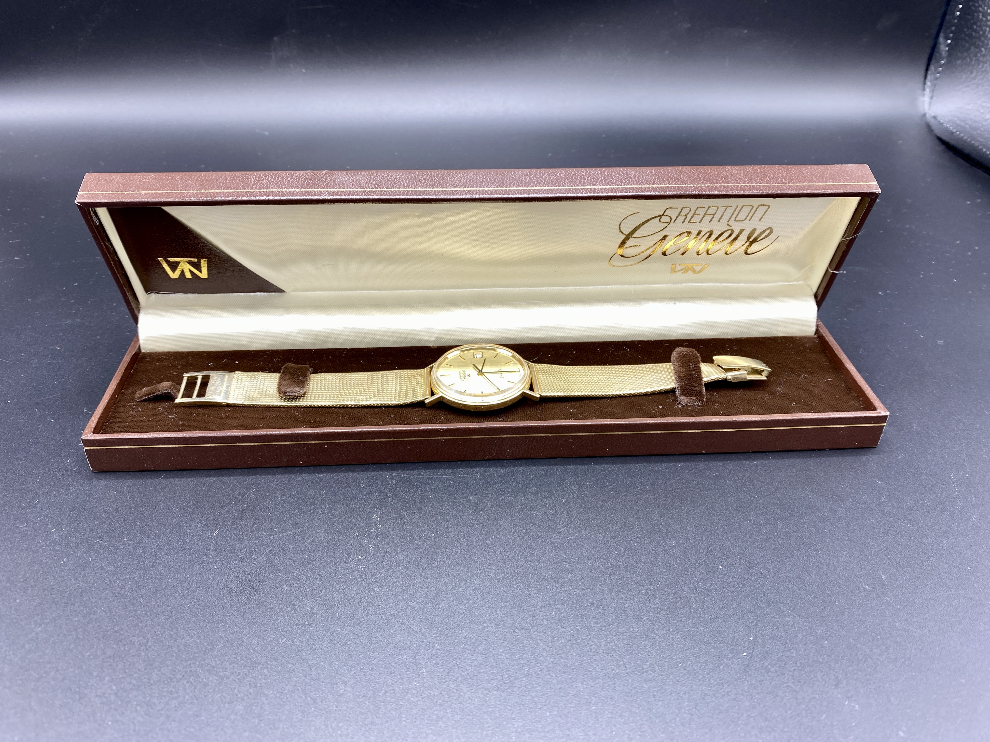 Creation Geneve 9ct gold case quartz wrist watch